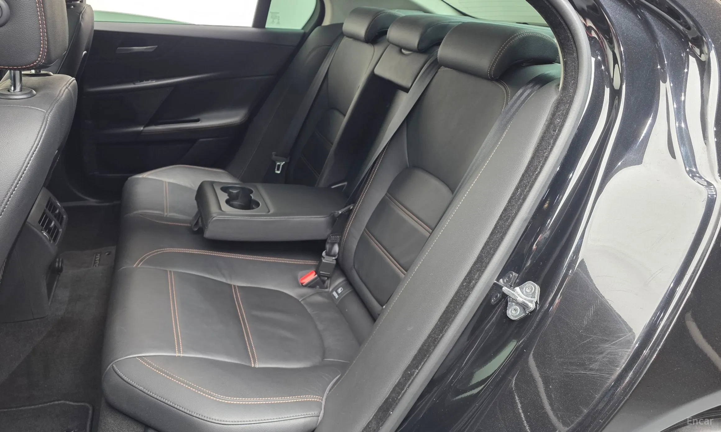 Jaguar XE превью 12