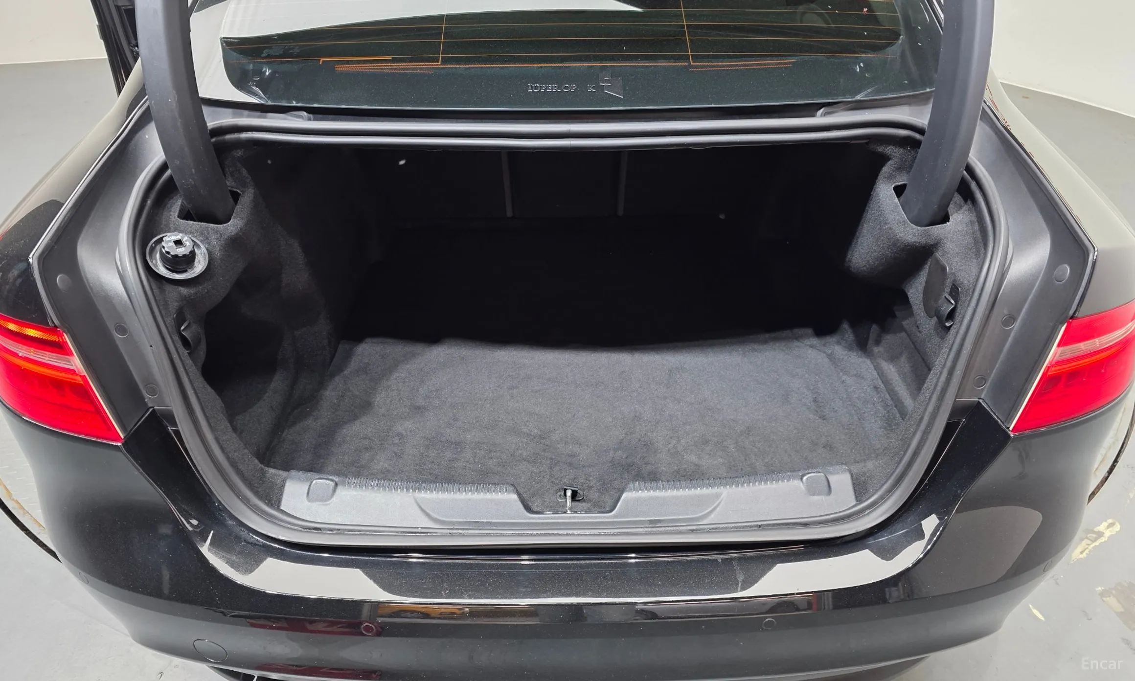 Jaguar XE превью 20