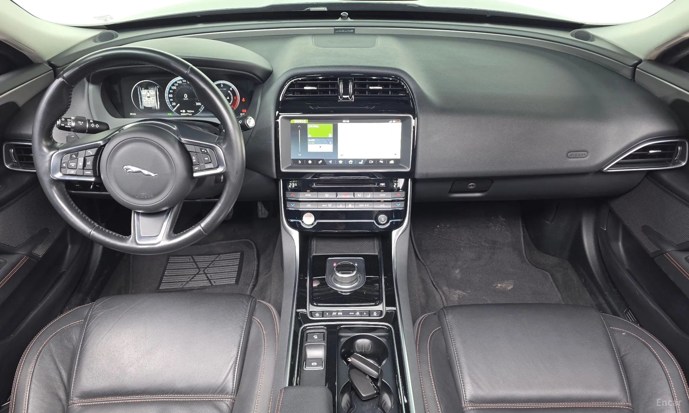 Jaguar XE превью 7
