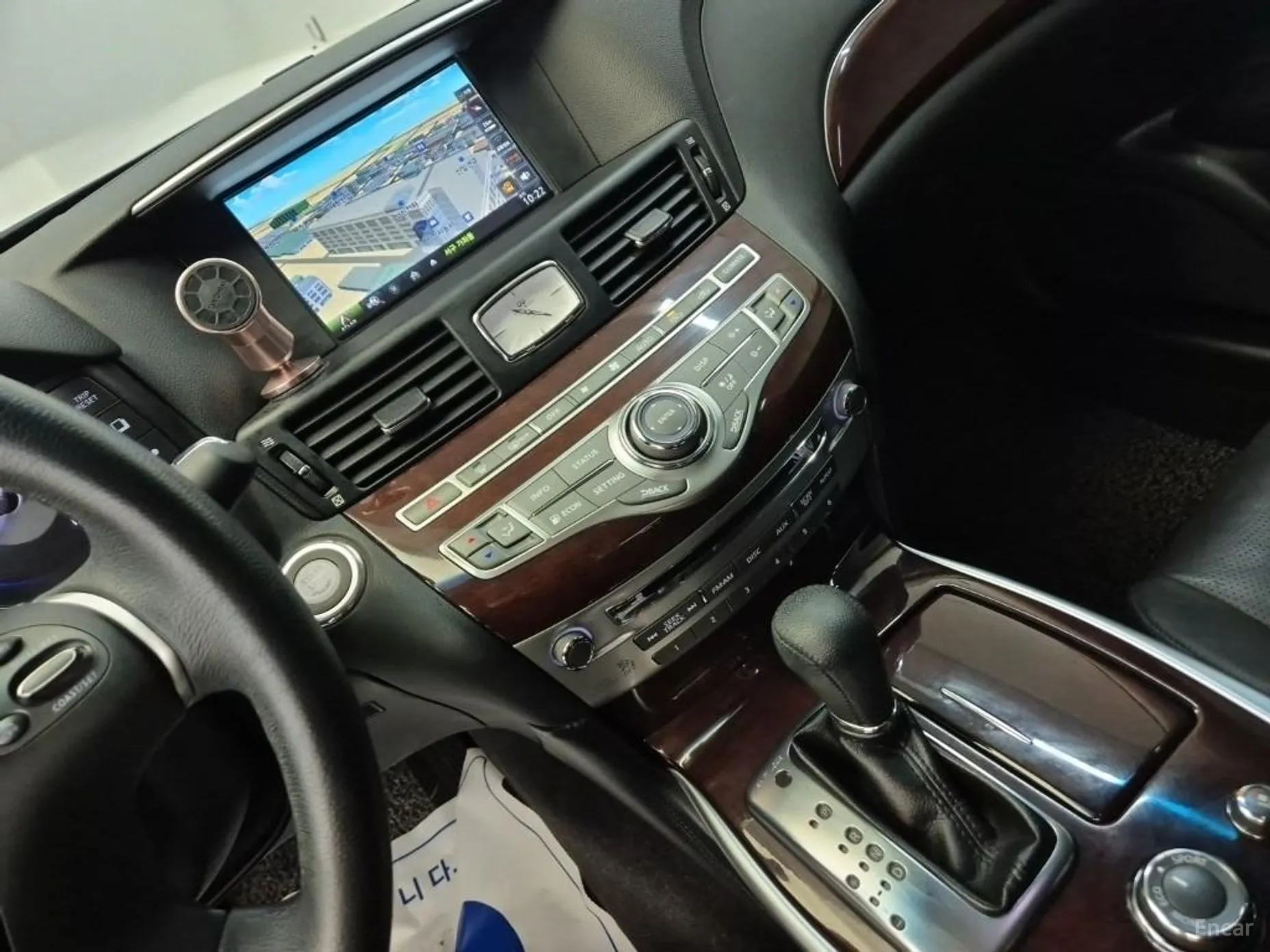 Infiniti Q70 превью 12