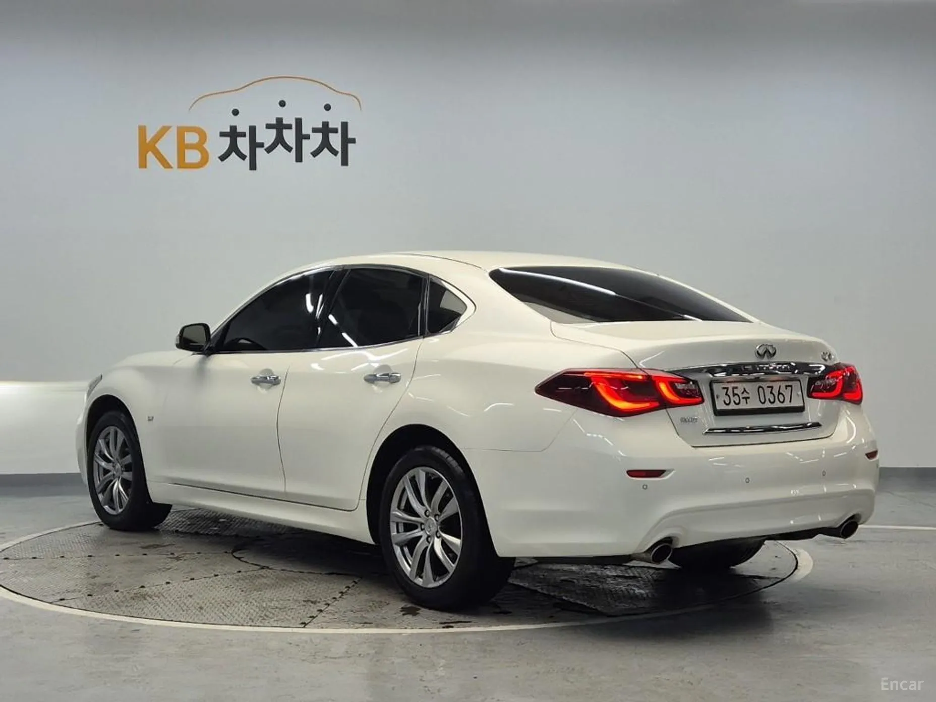 Infiniti Q70