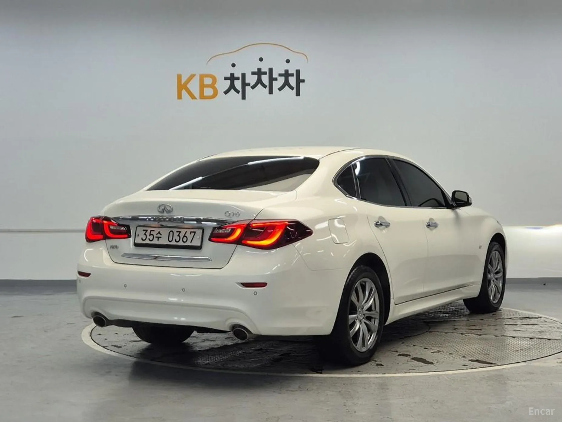 Infiniti Q70 превью 3