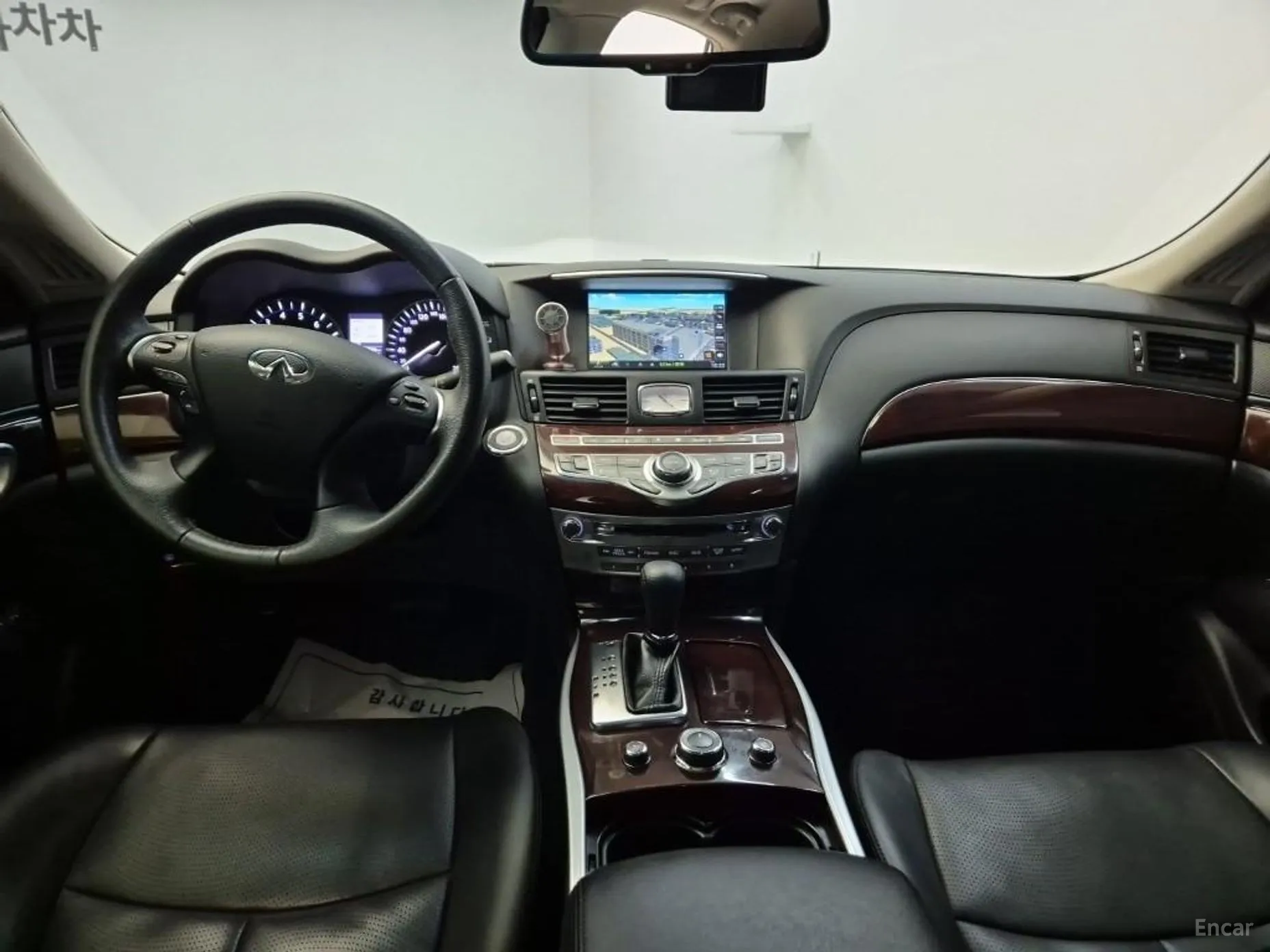 Infiniti Q70 превью 7