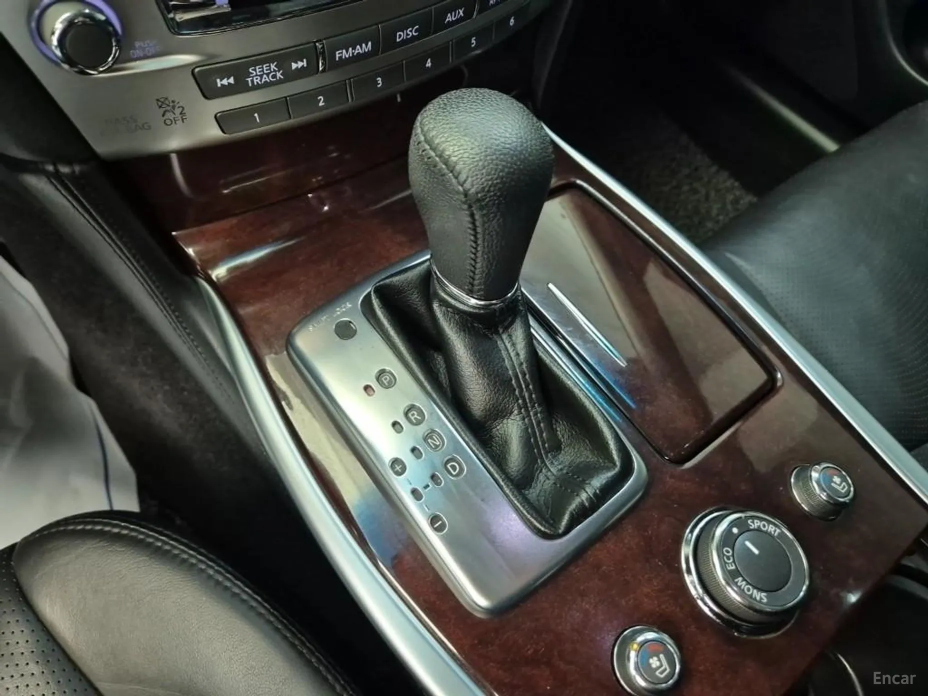 Infiniti Q70 превью 9