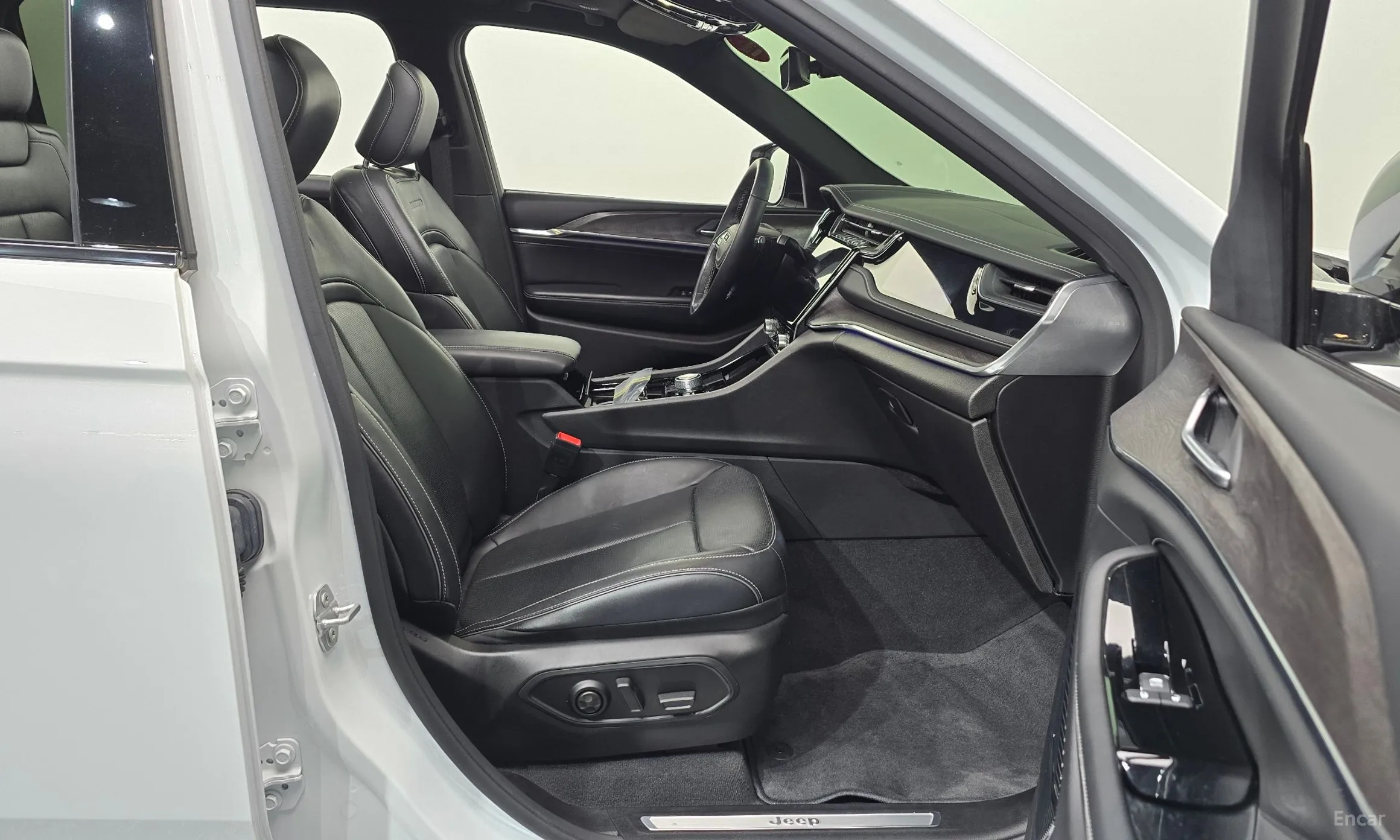 Jeep Grand Cherokee (WL) превью 11