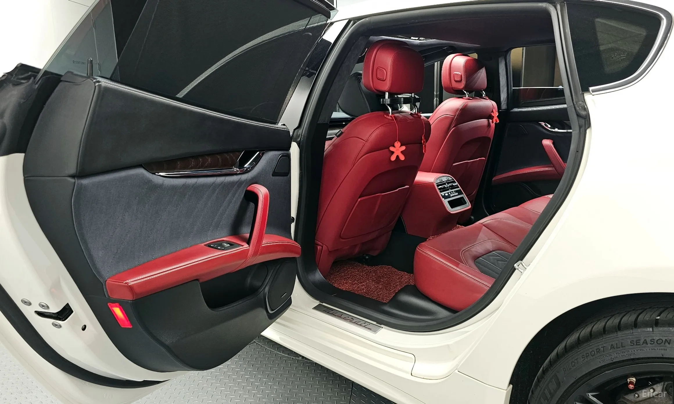 Maserati Quattroporte превью 12