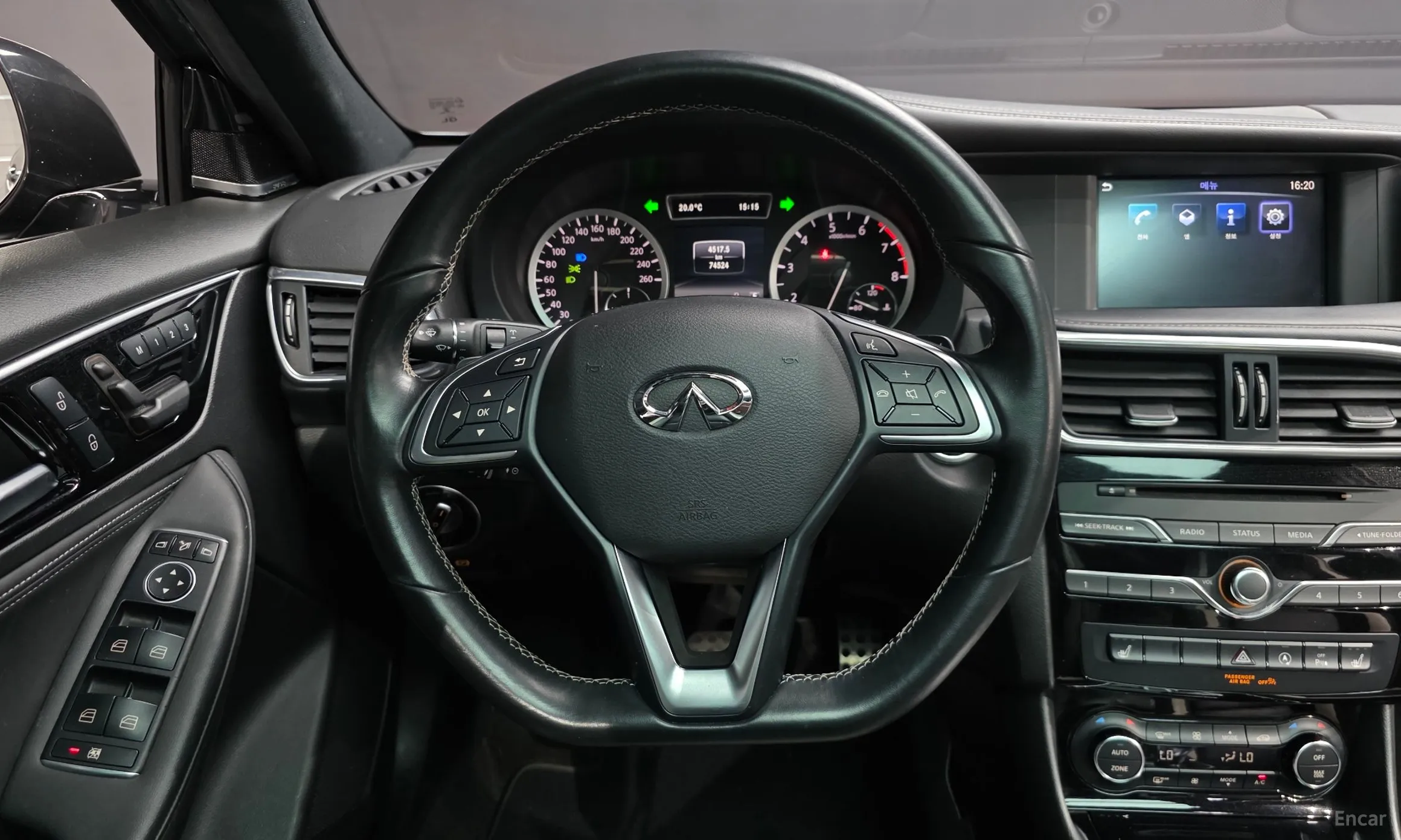 Infiniti Q30 превью 13