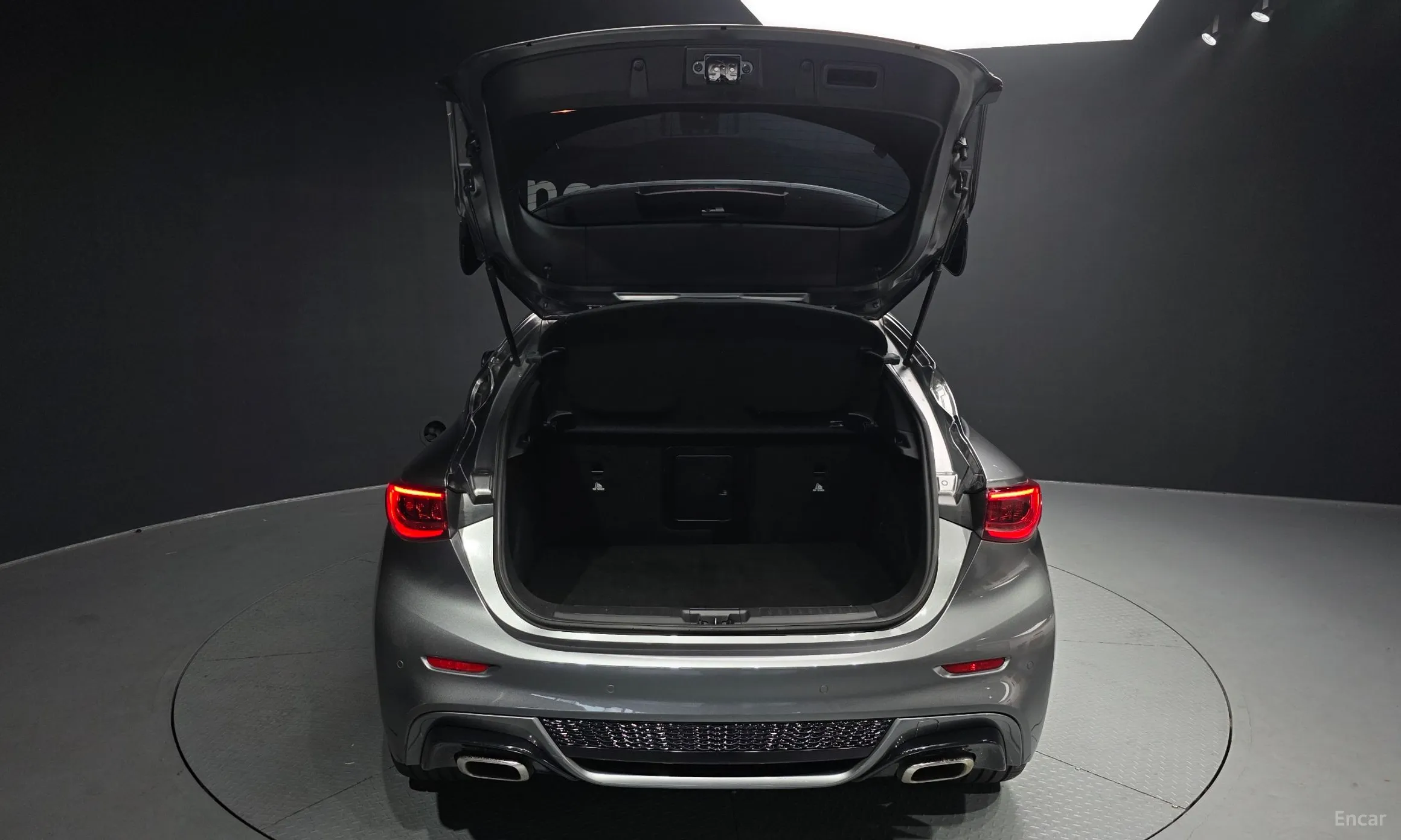 Infiniti Q30 превью 20
