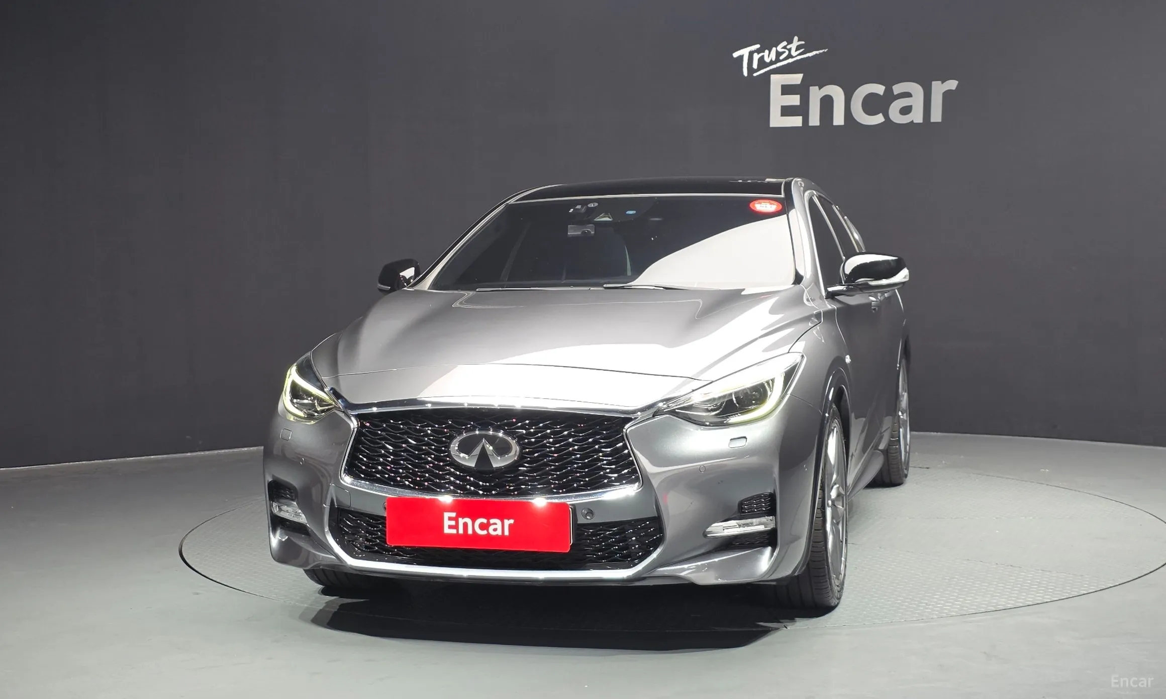 Infiniti Q30 превью 3