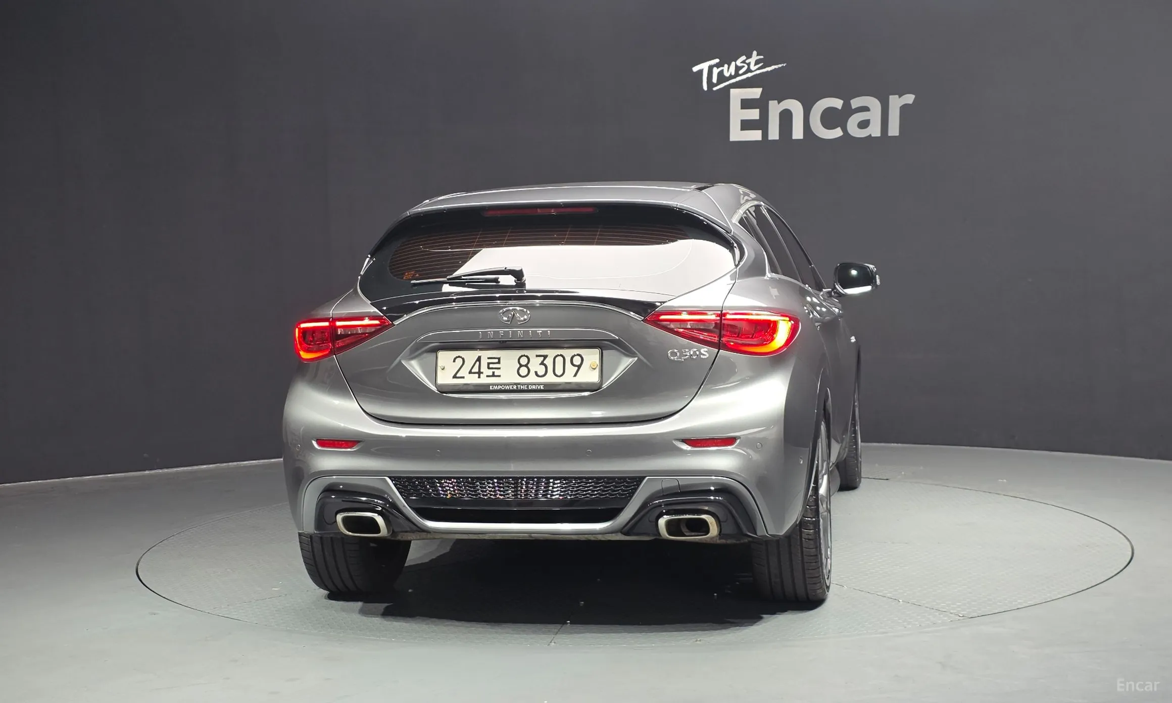 Infiniti Q30 превью 4