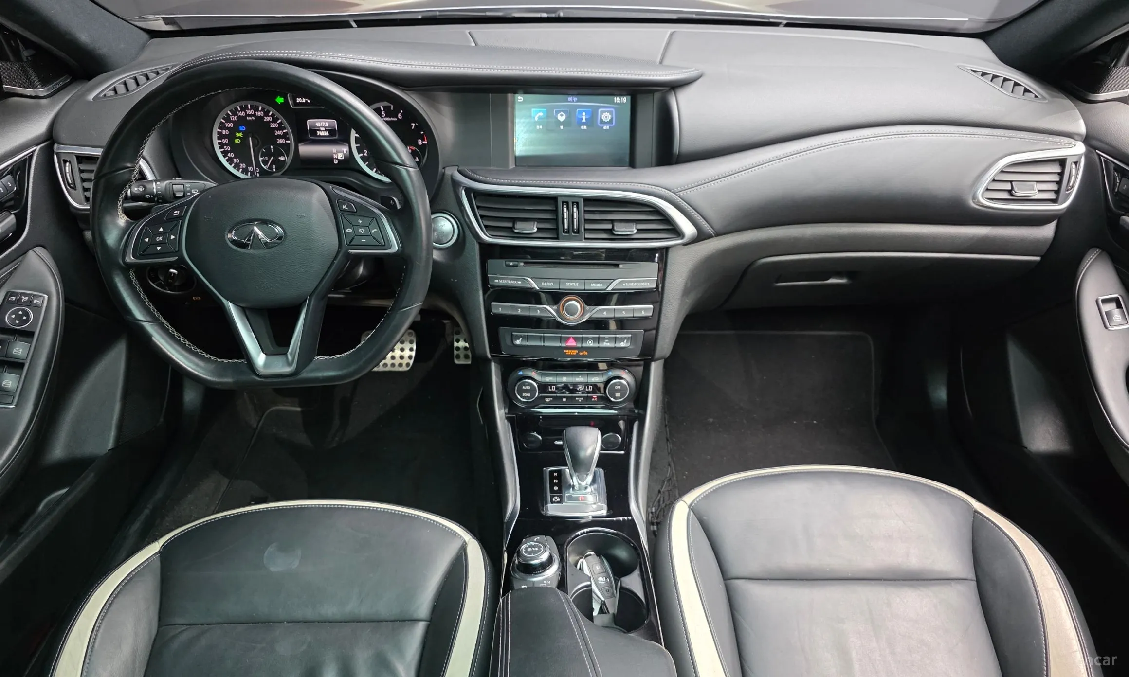 Infiniti Q30 превью 7