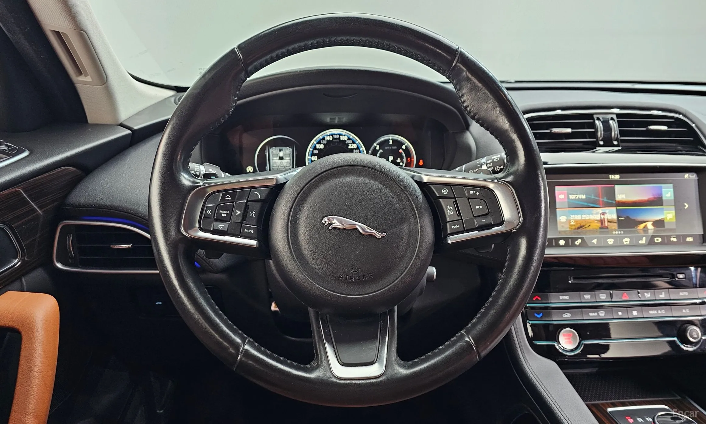 Jaguar F-PACE превью 13