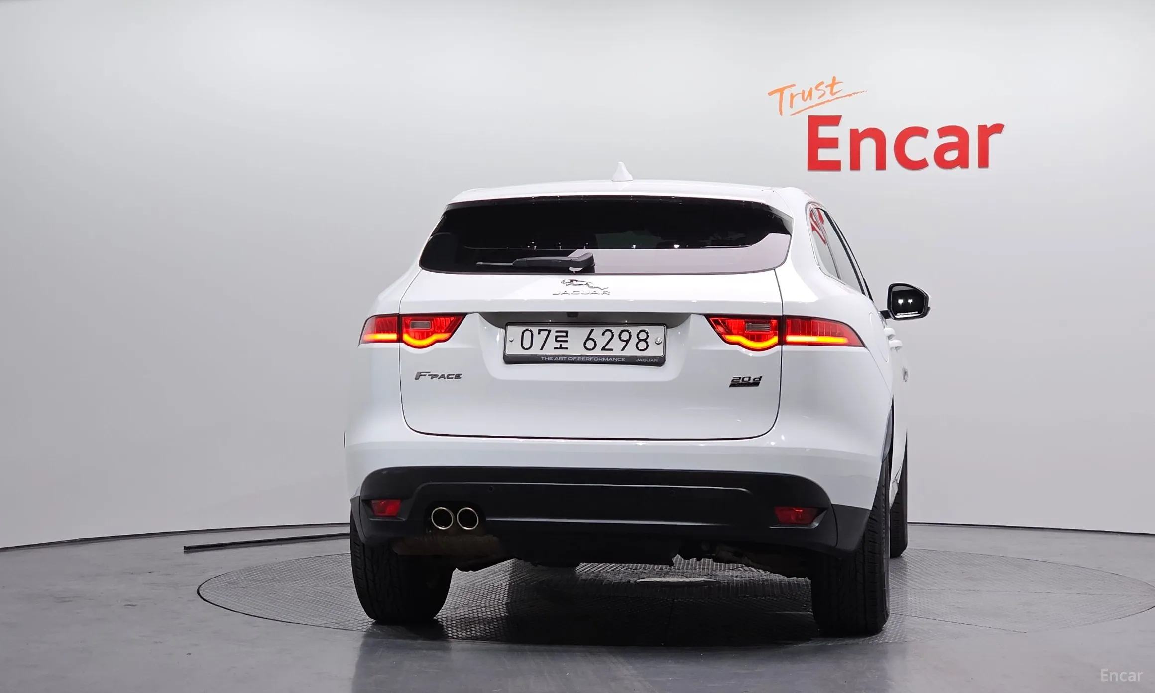 Jaguar F-PACE превью 4