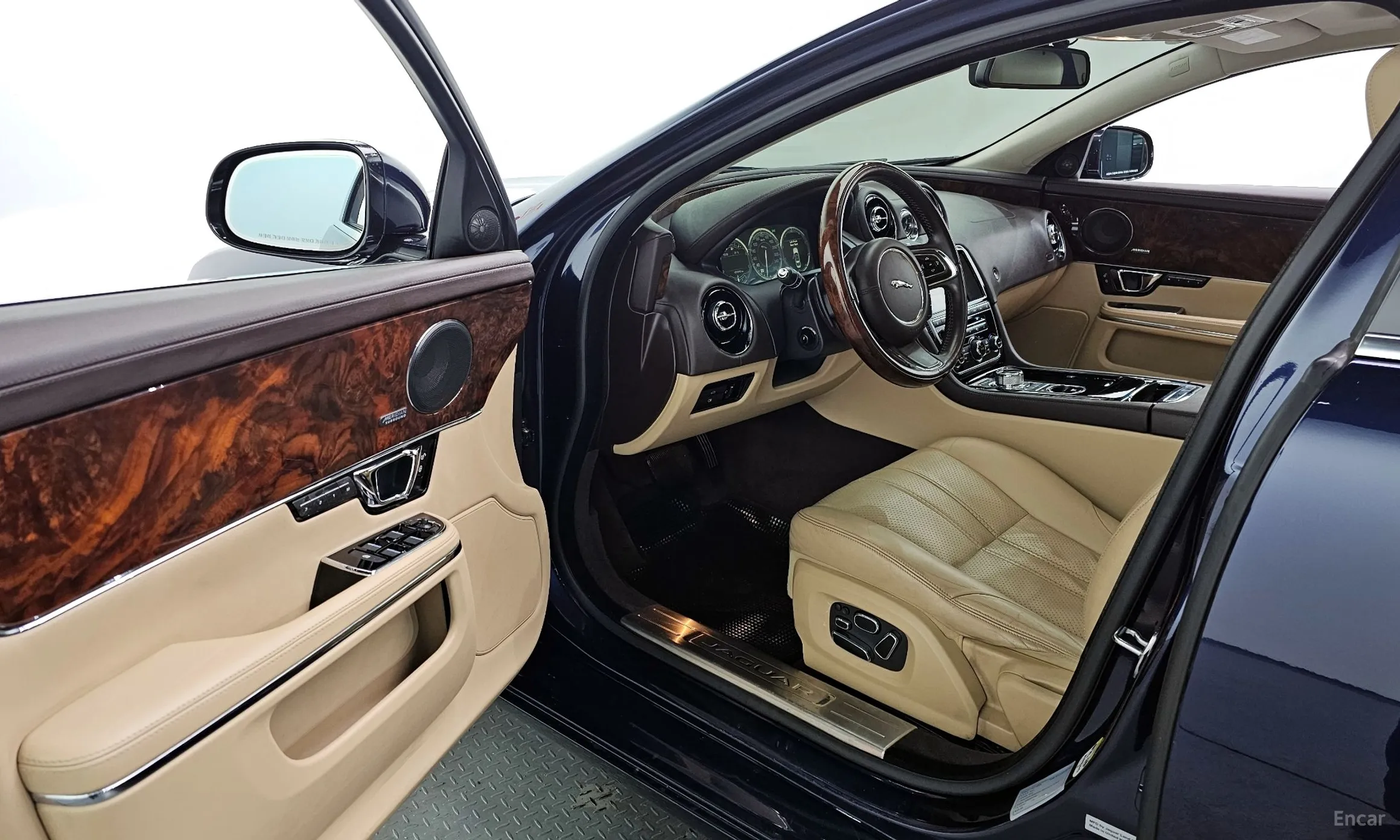 Jaguar All New XJ превью 10