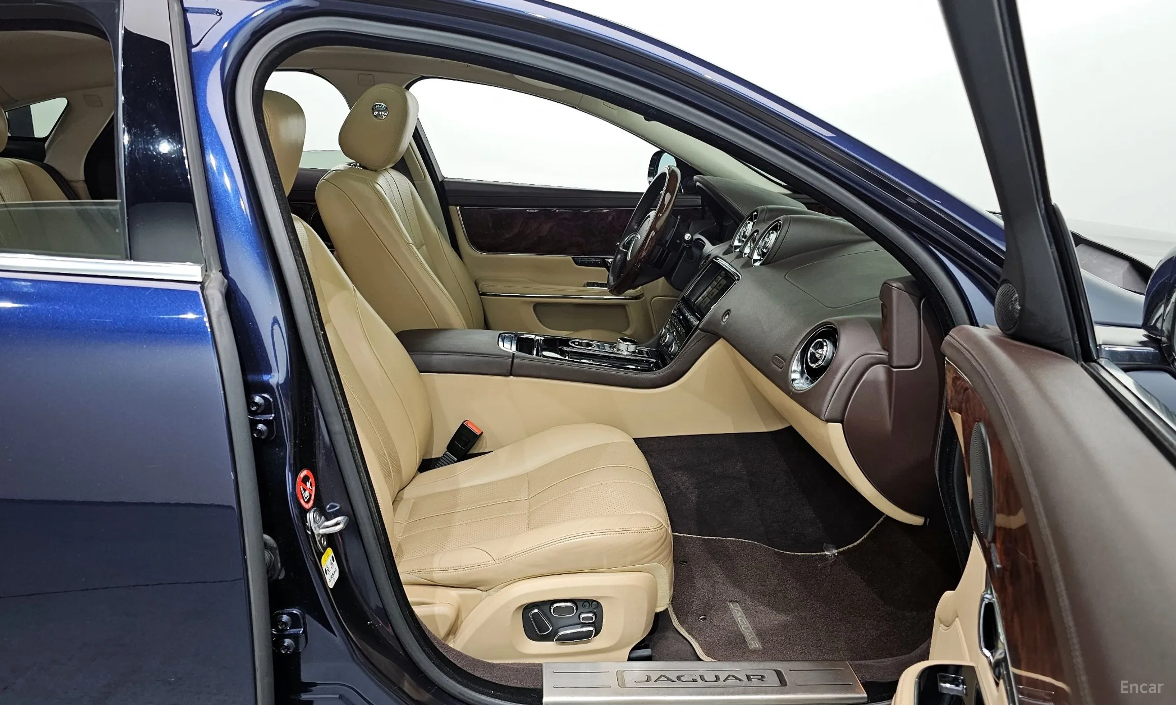 Jaguar All New XJ превью 11