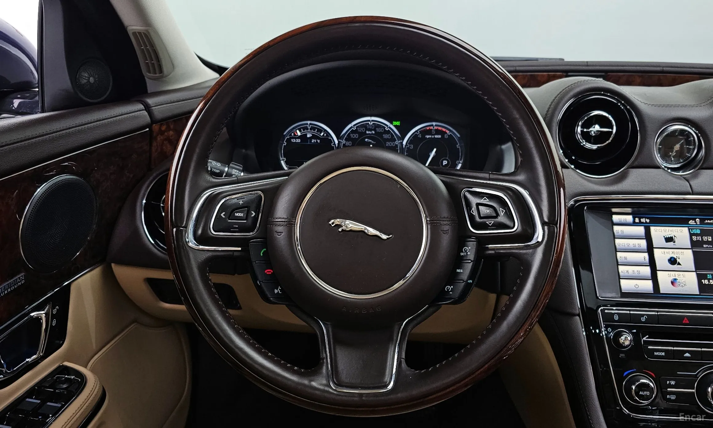 Jaguar All New XJ превью 13