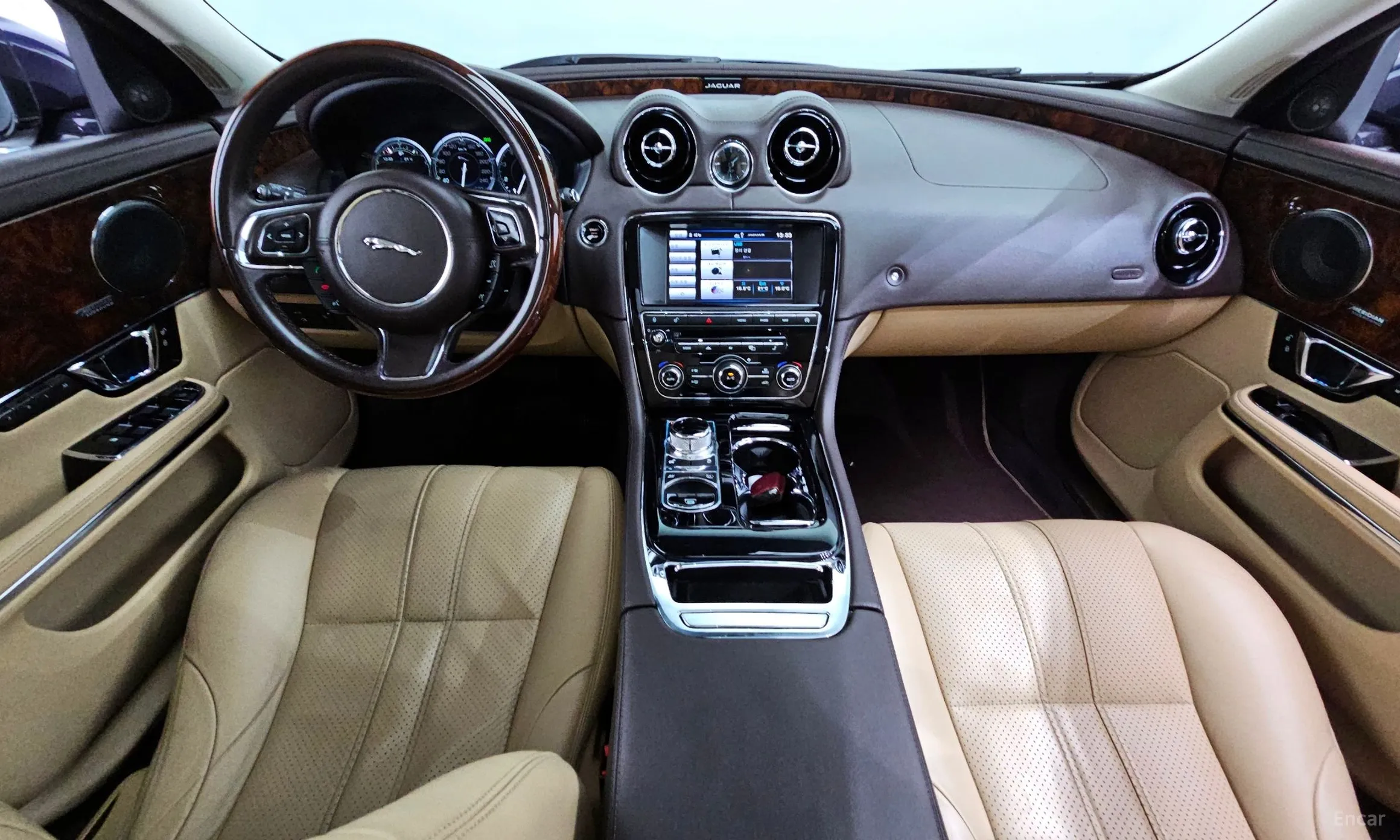 Jaguar All New XJ превью 7