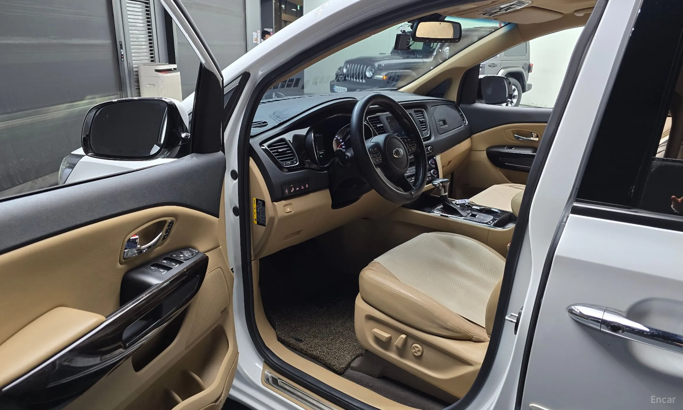 Kia Carnival превью 10