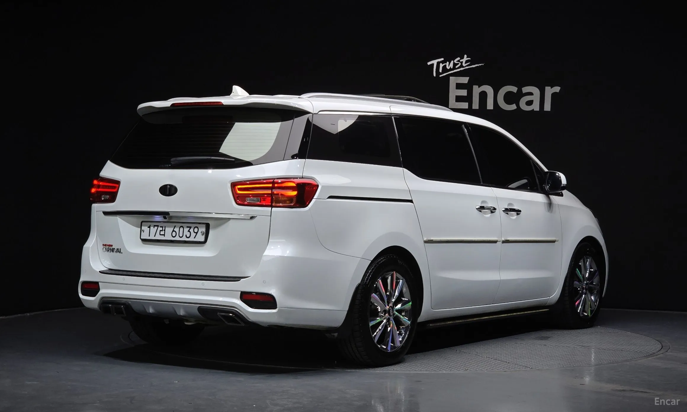 Kia Carnival превью 2