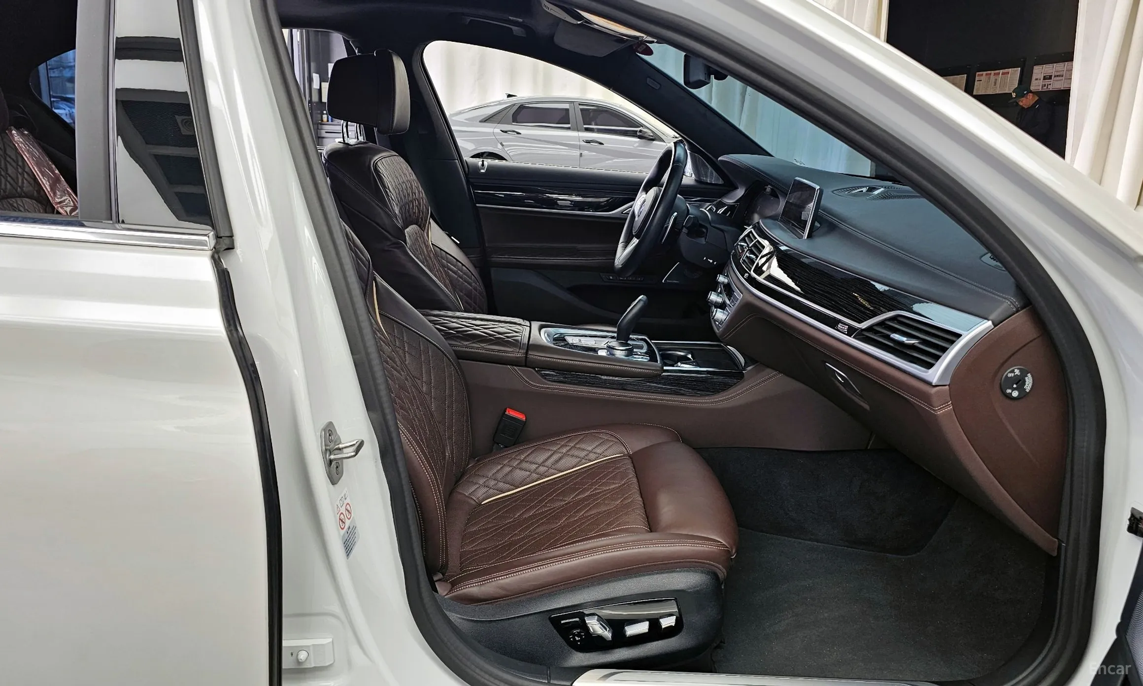 BMW 7 Series (G11) превью 11