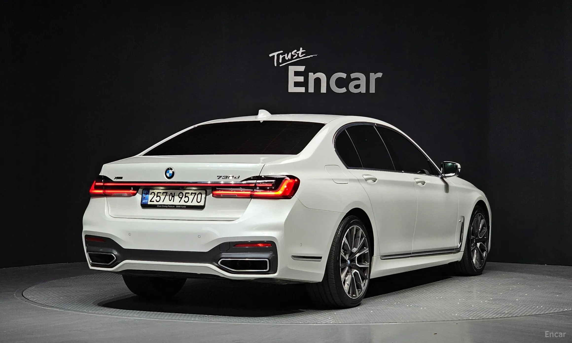 BMW 7 Series (G11) превью 2