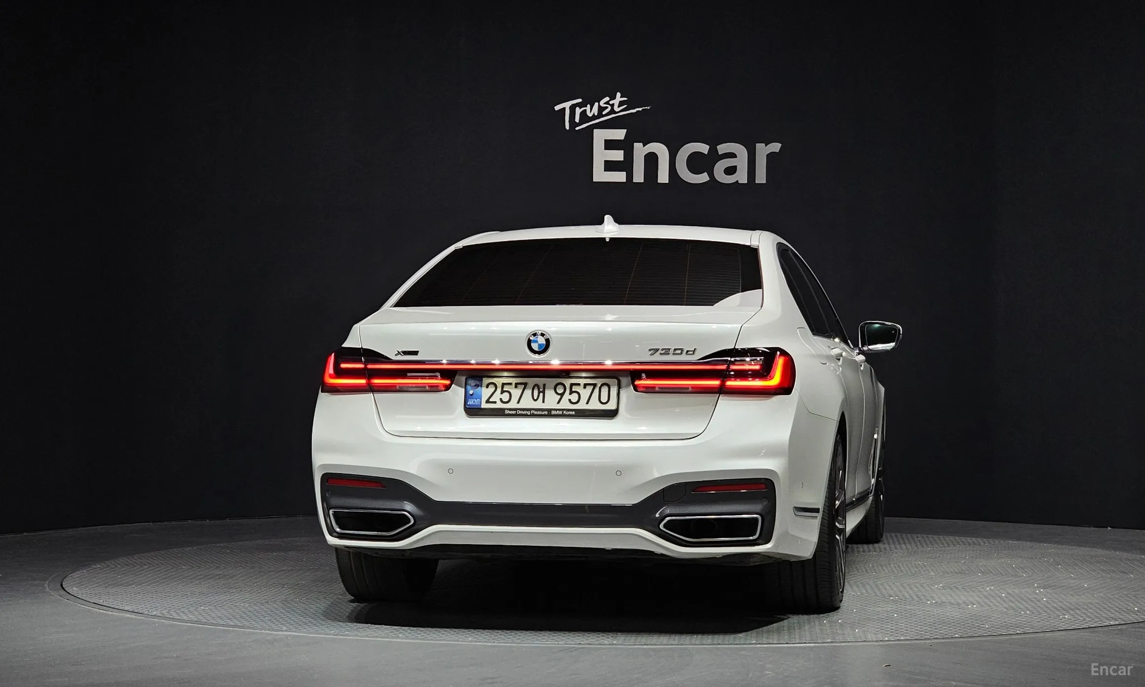 BMW 7 Series (G11) превью 4