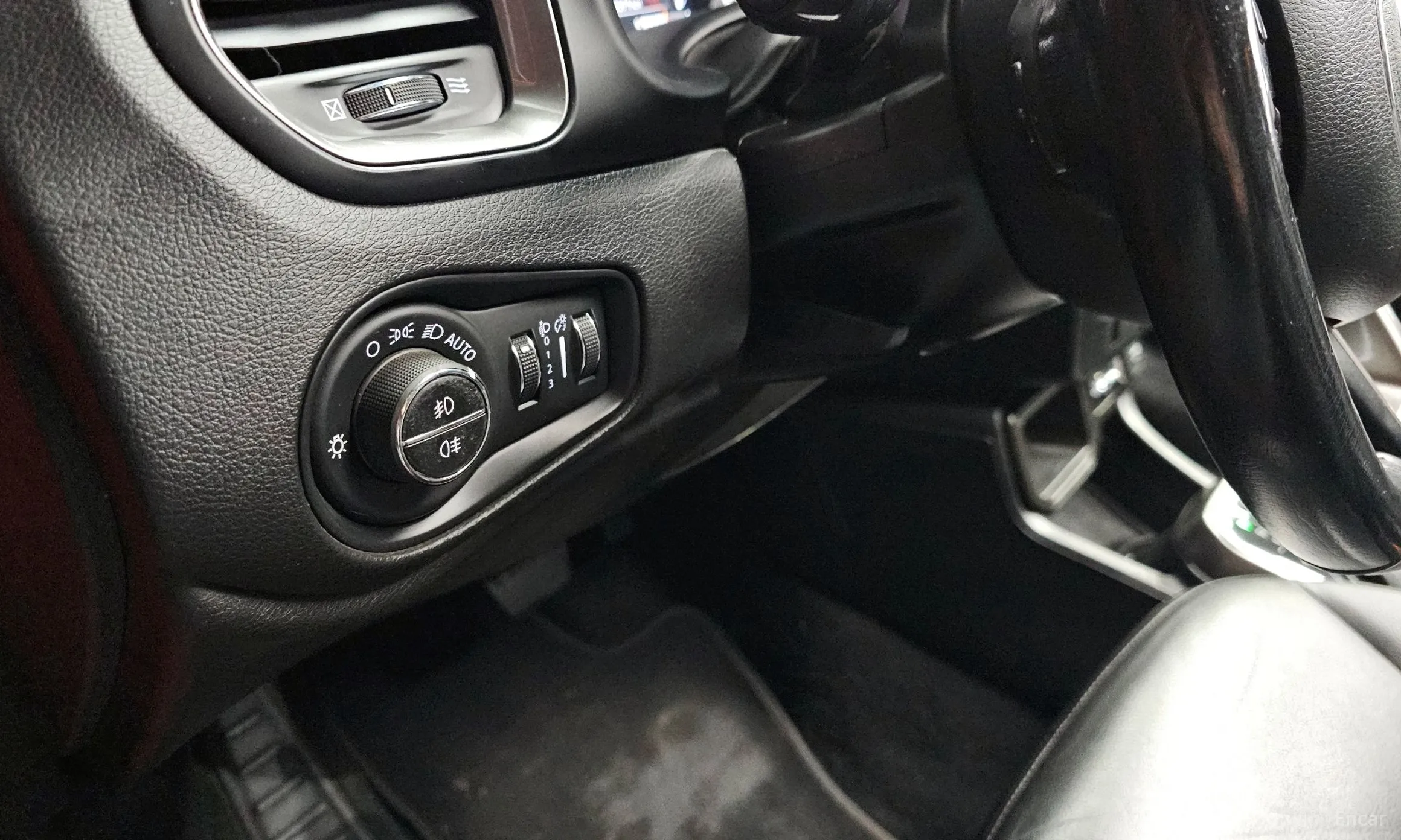 Jeep Renegade превью 14