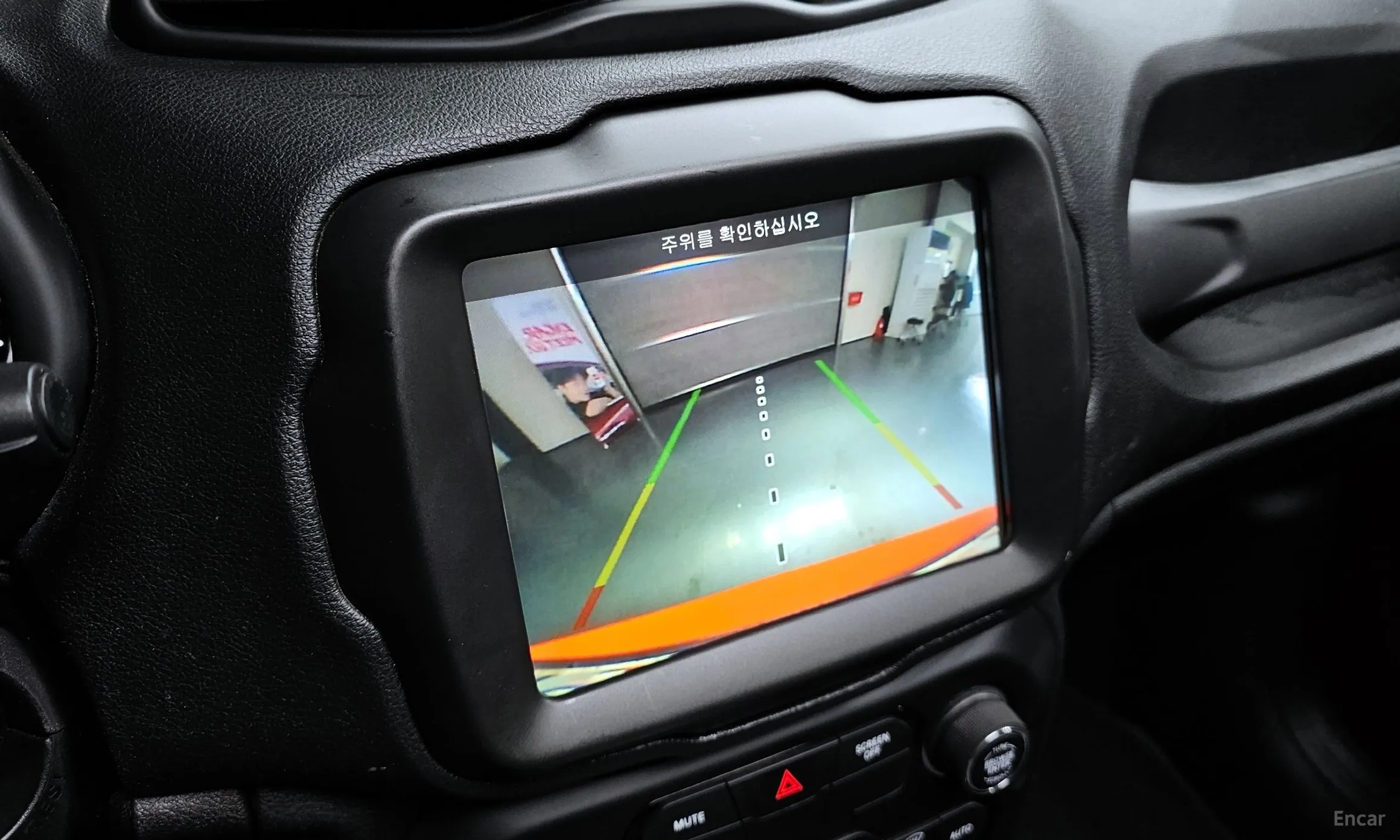Jeep Renegade превью 18