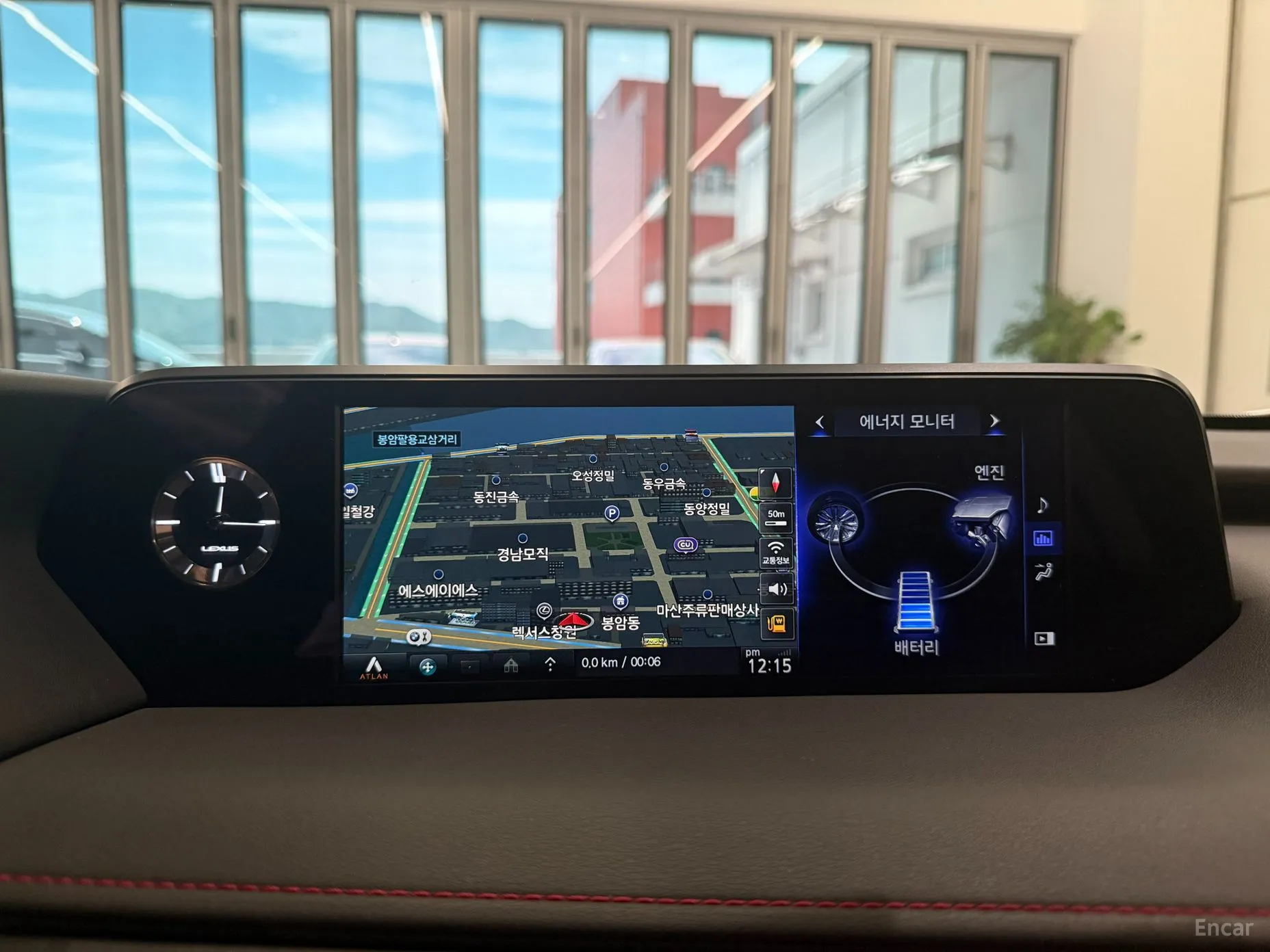 Lexus UX250h превью 10