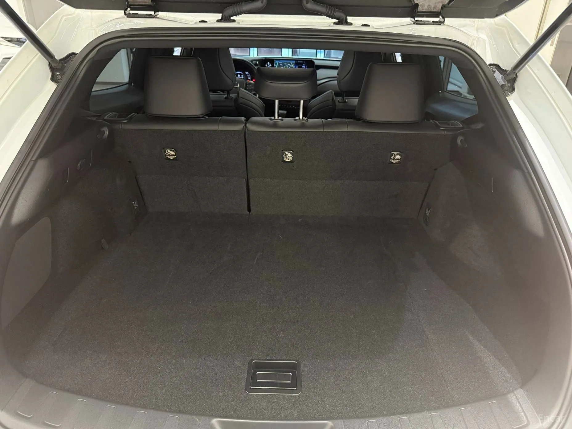 Lexus UX250h превью 14
