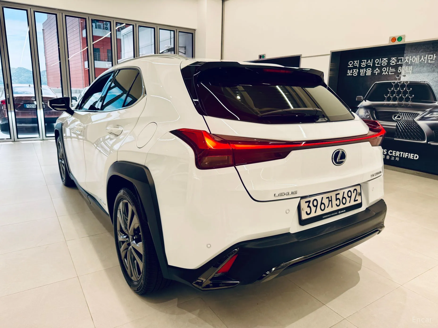 Lexus UX250h
