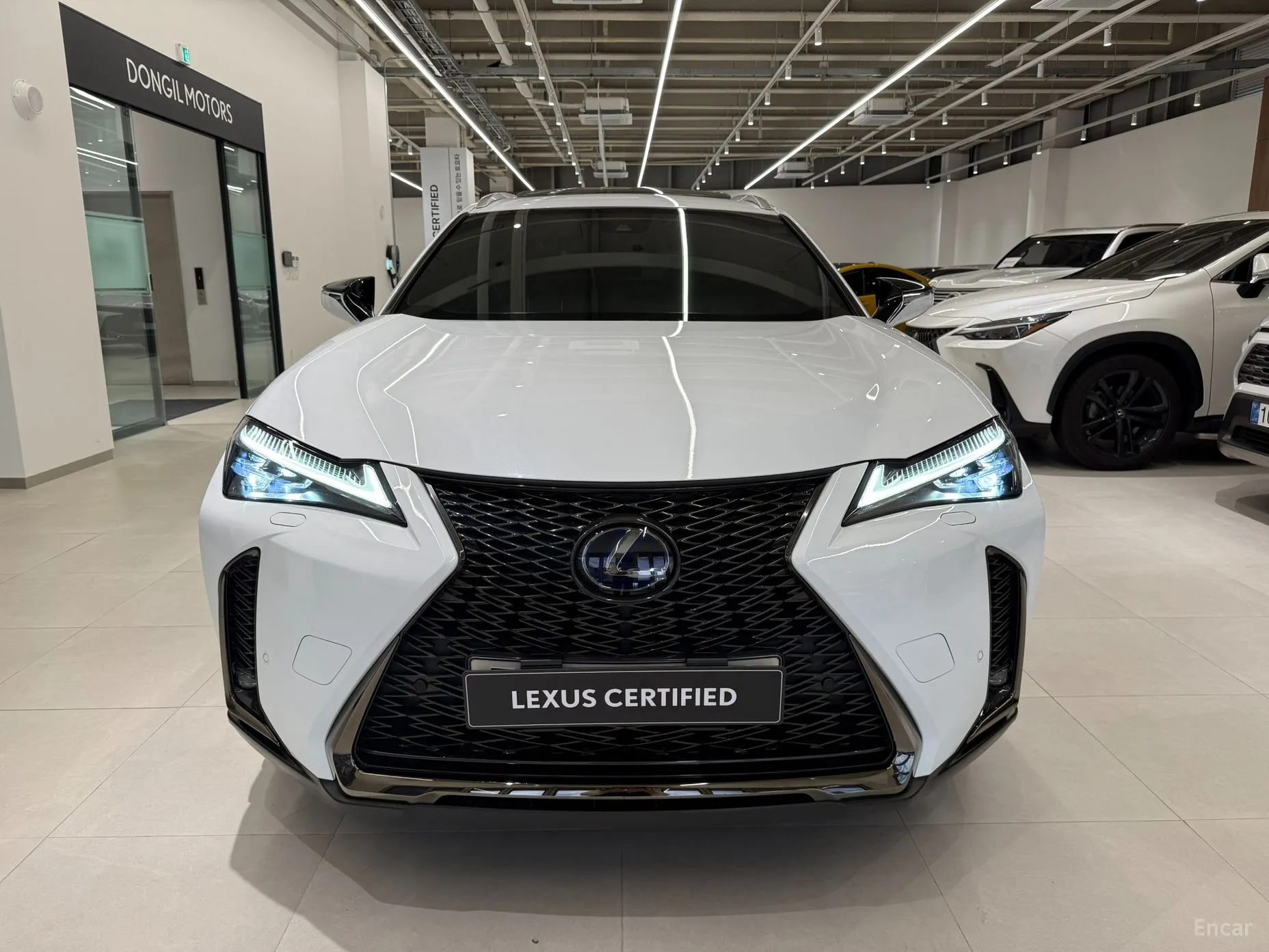 Lexus UX250h превью 3
