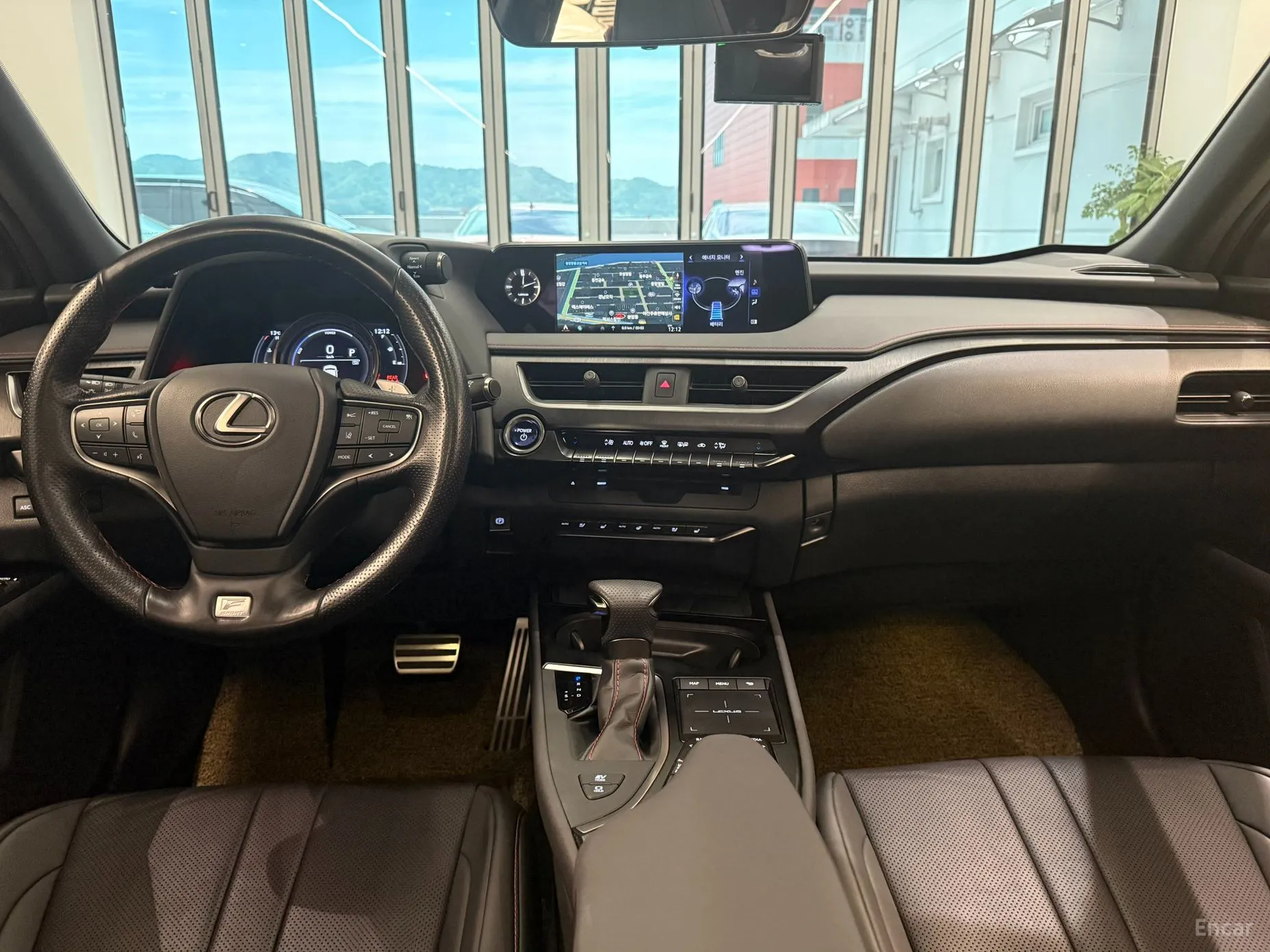 Lexus UX250h превью 7