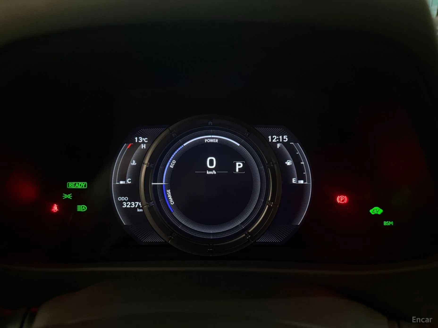 Lexus UX250h превью 8