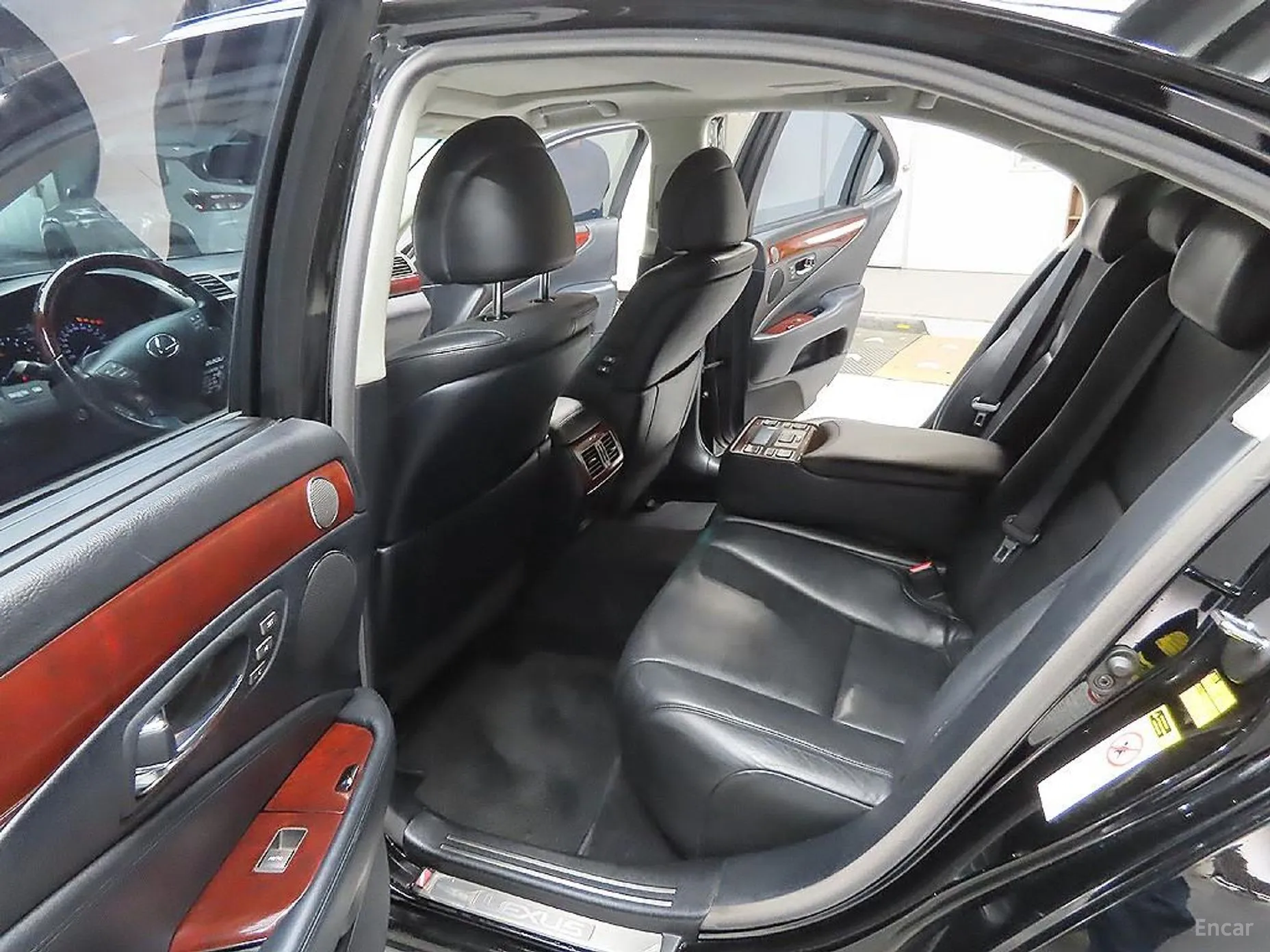 Lexus LS460 превью 10