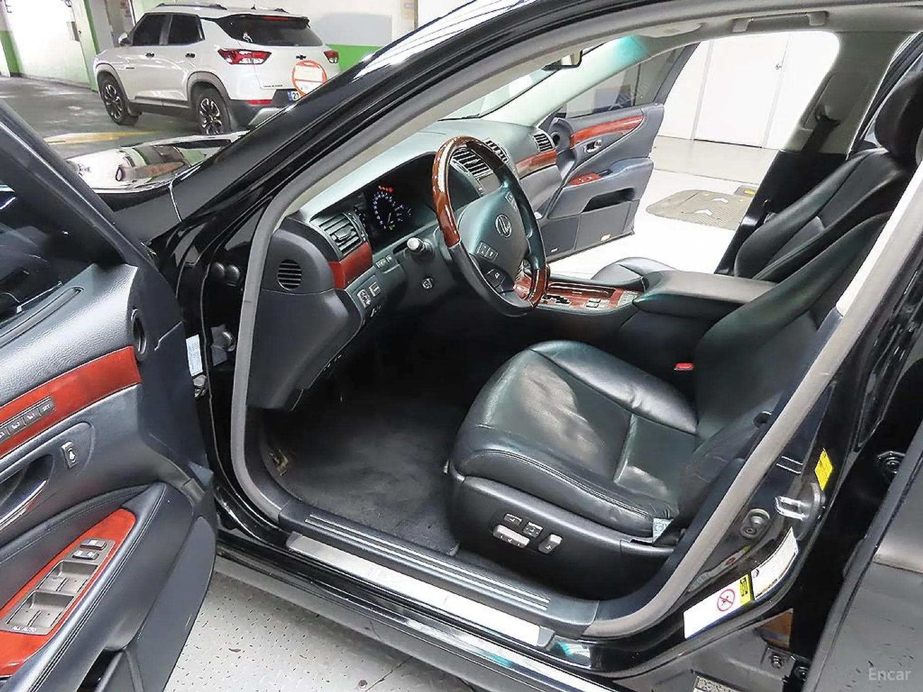 Lexus LS460 превью 13