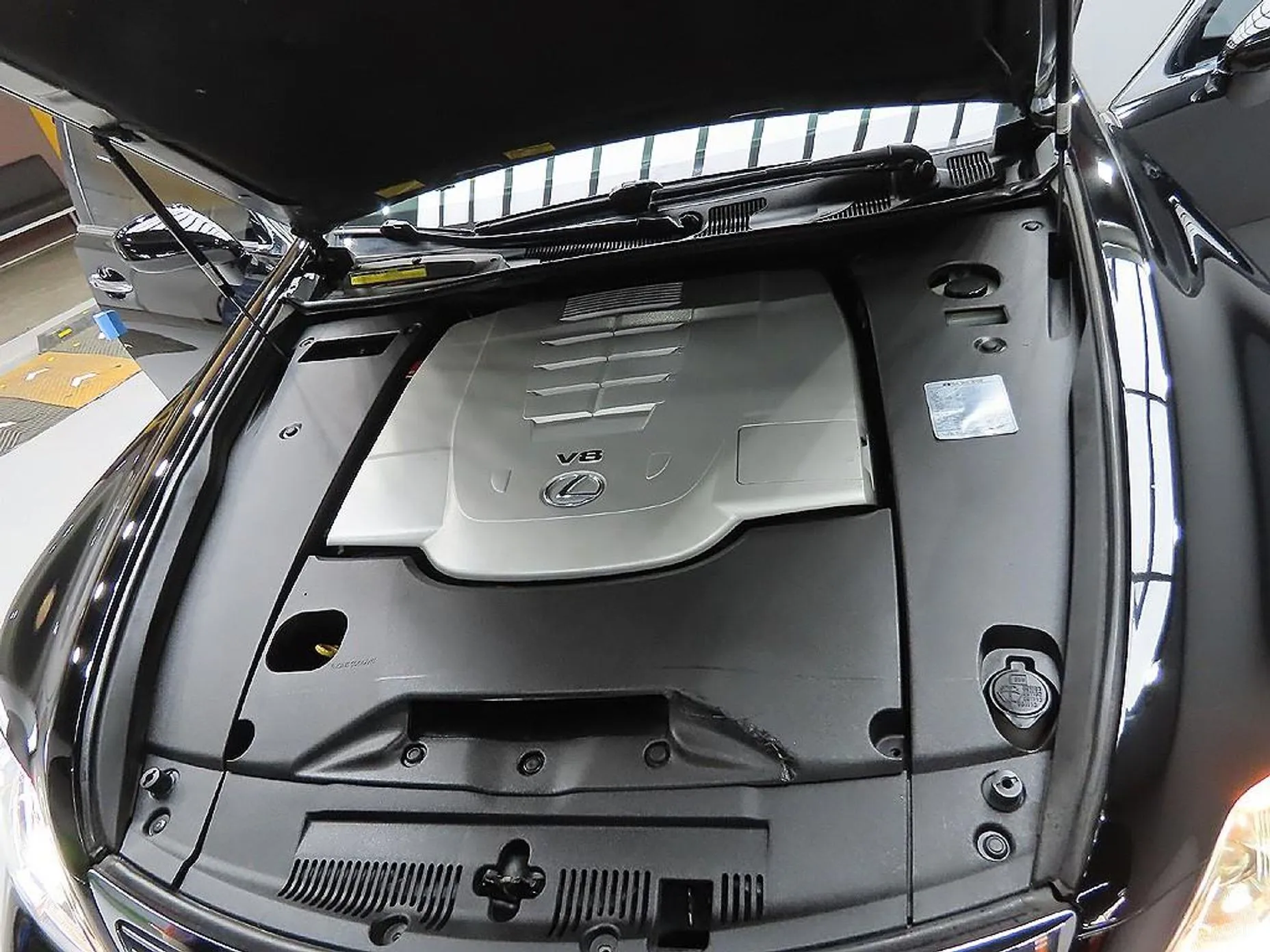 Lexus LS460 превью 6