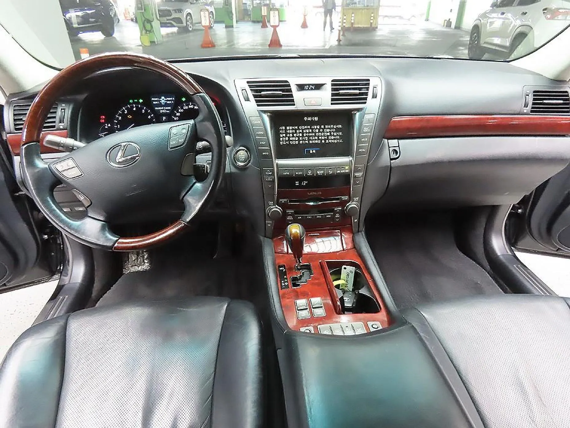 Lexus LS460 превью 7