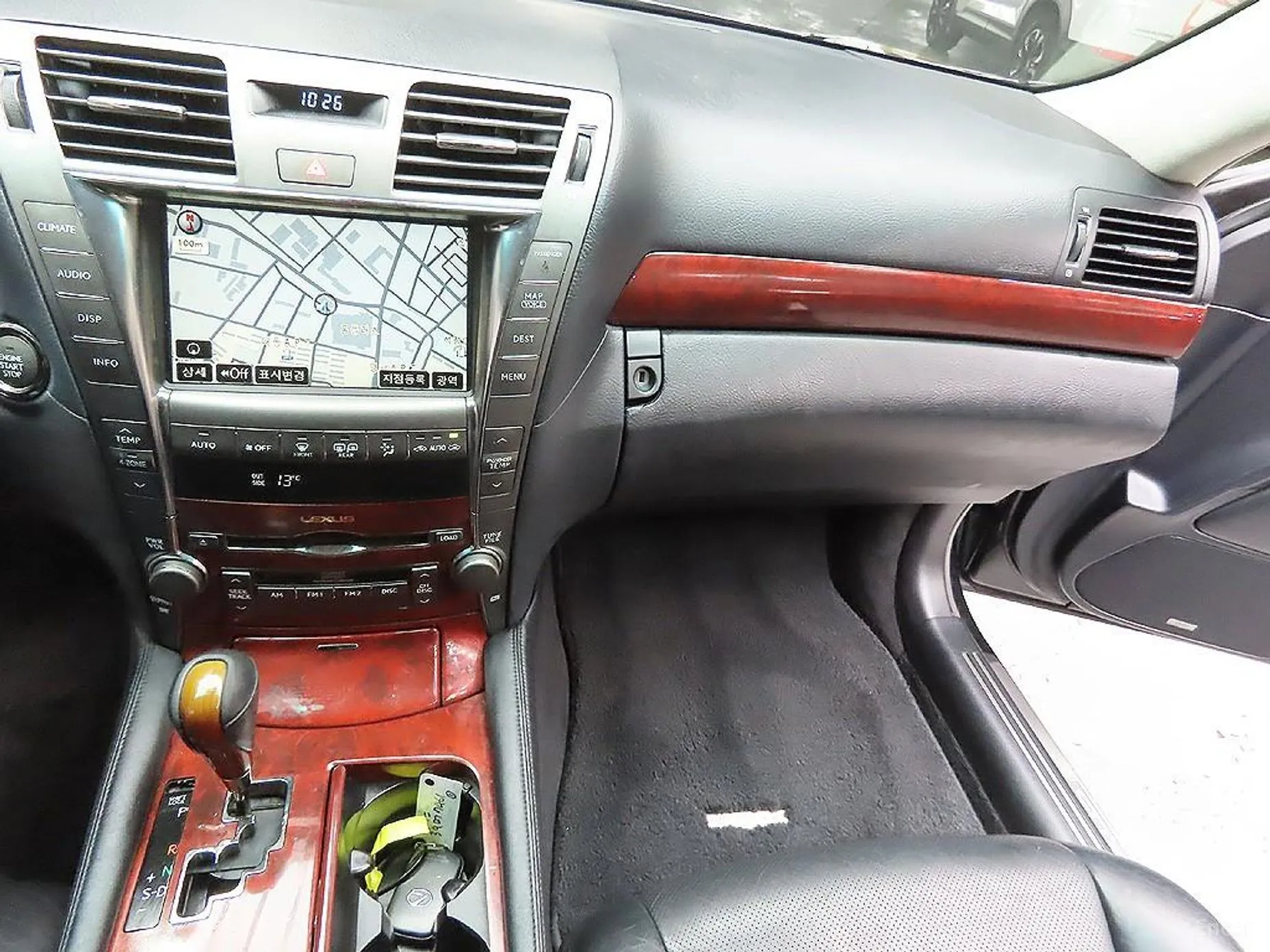Lexus LS460 превью 9