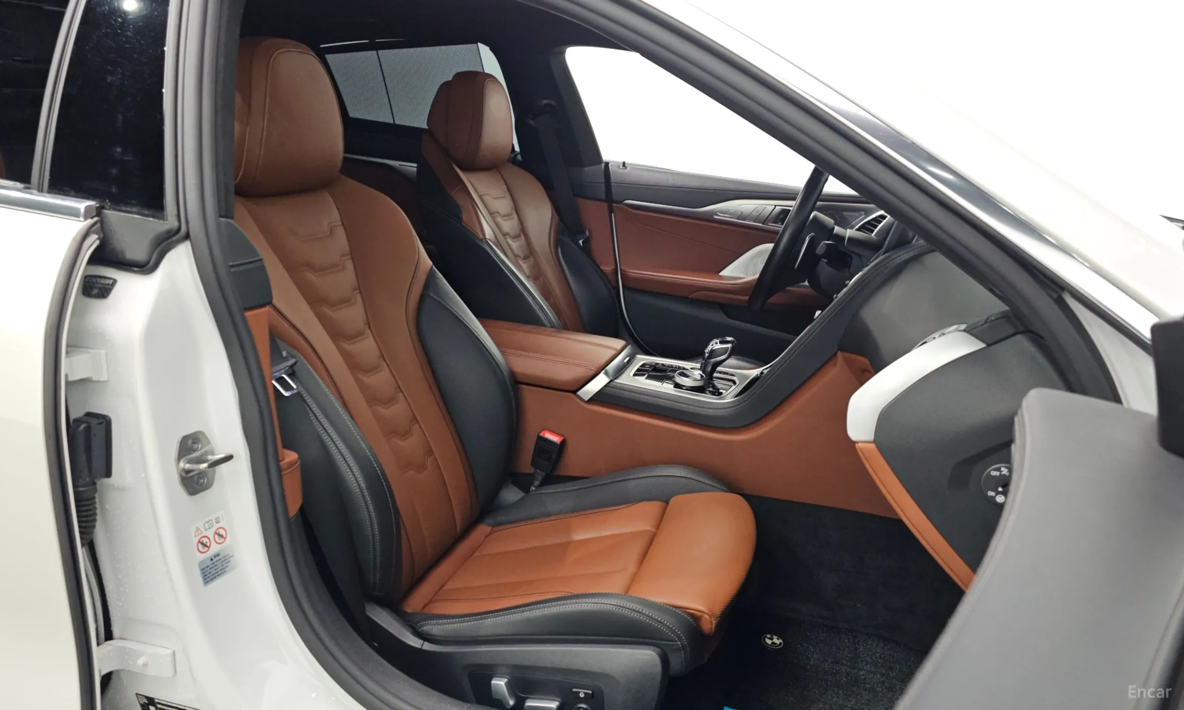 BMW 8-series (G15) превью 11