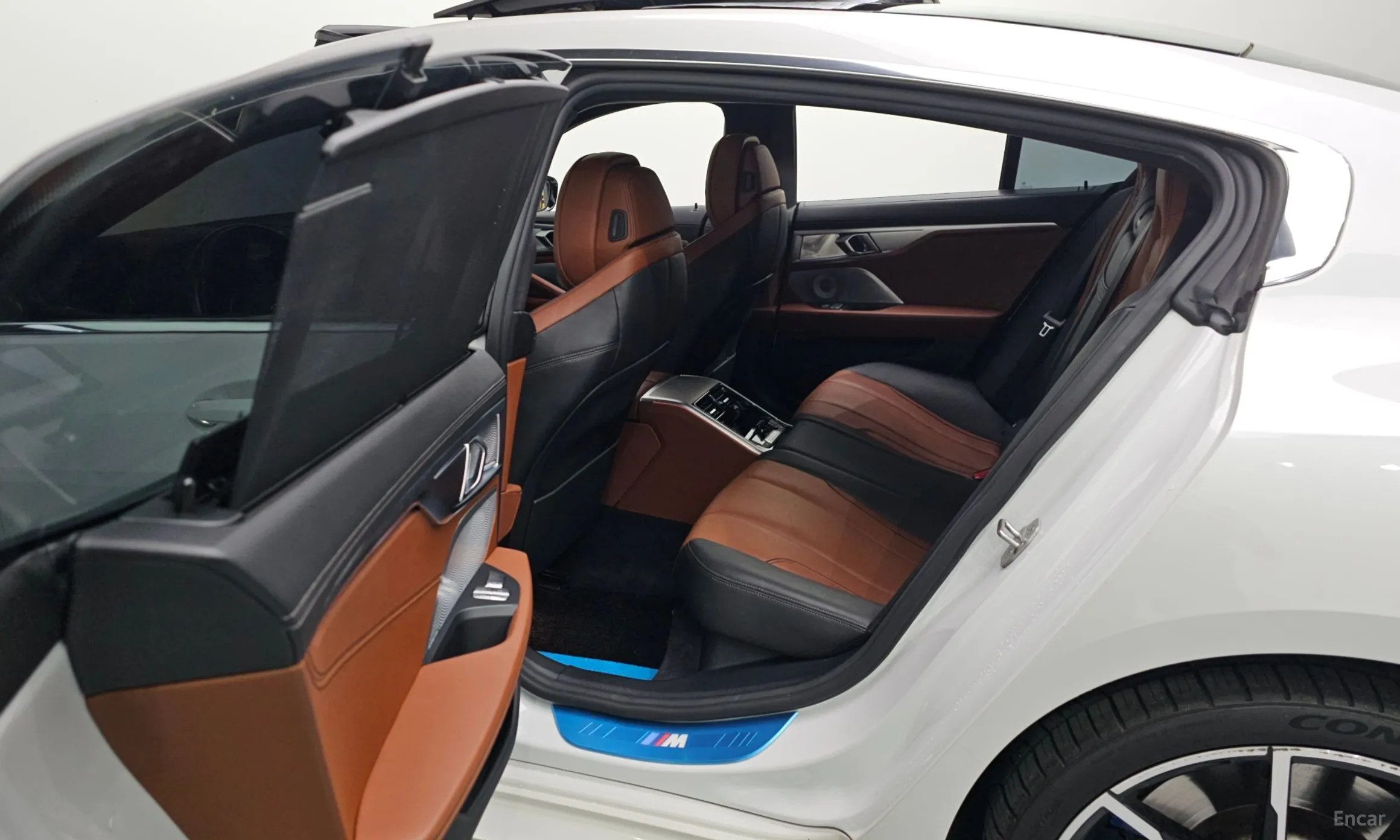 BMW 8-series (G15) превью 12
