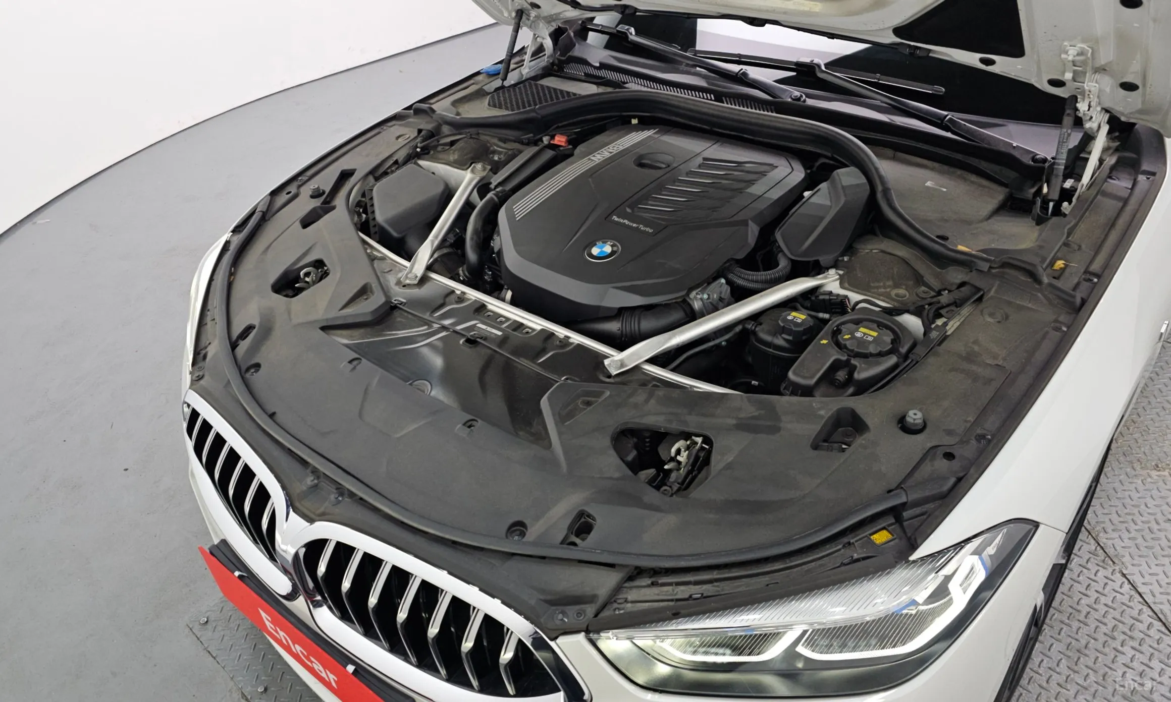 BMW 8-series (G15) превью 6