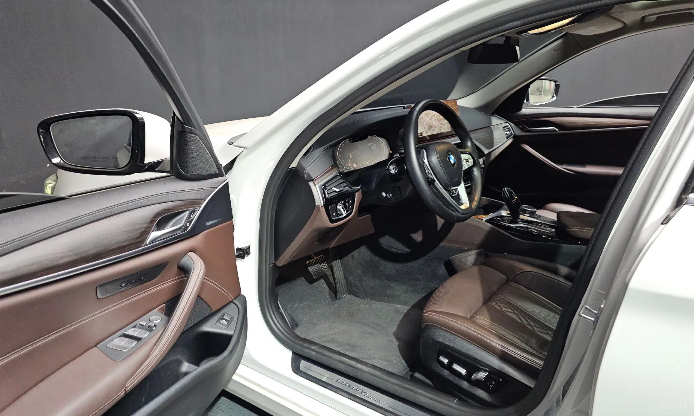 BMW 5 Series (G30) превью 10