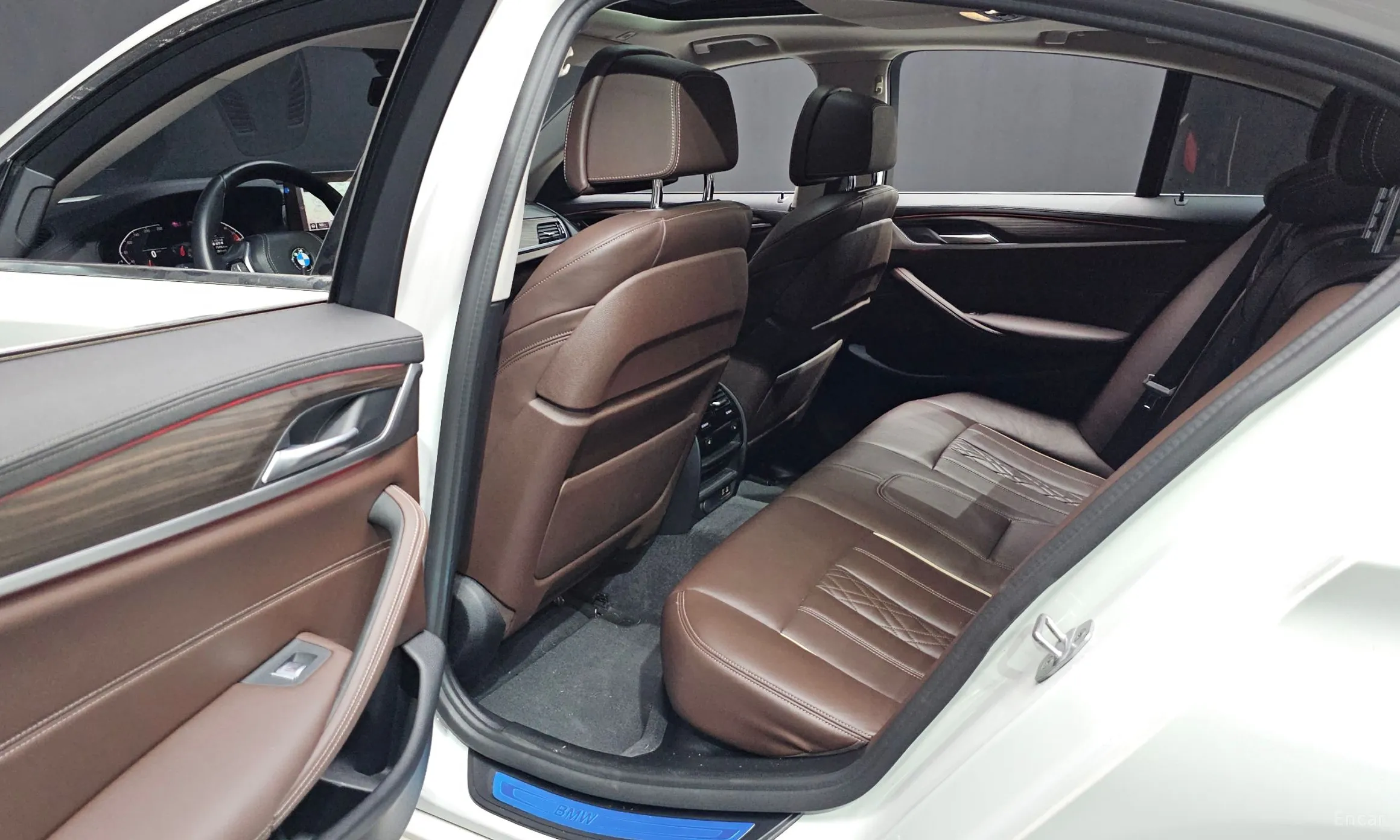 BMW 5 Series (G30) превью 11