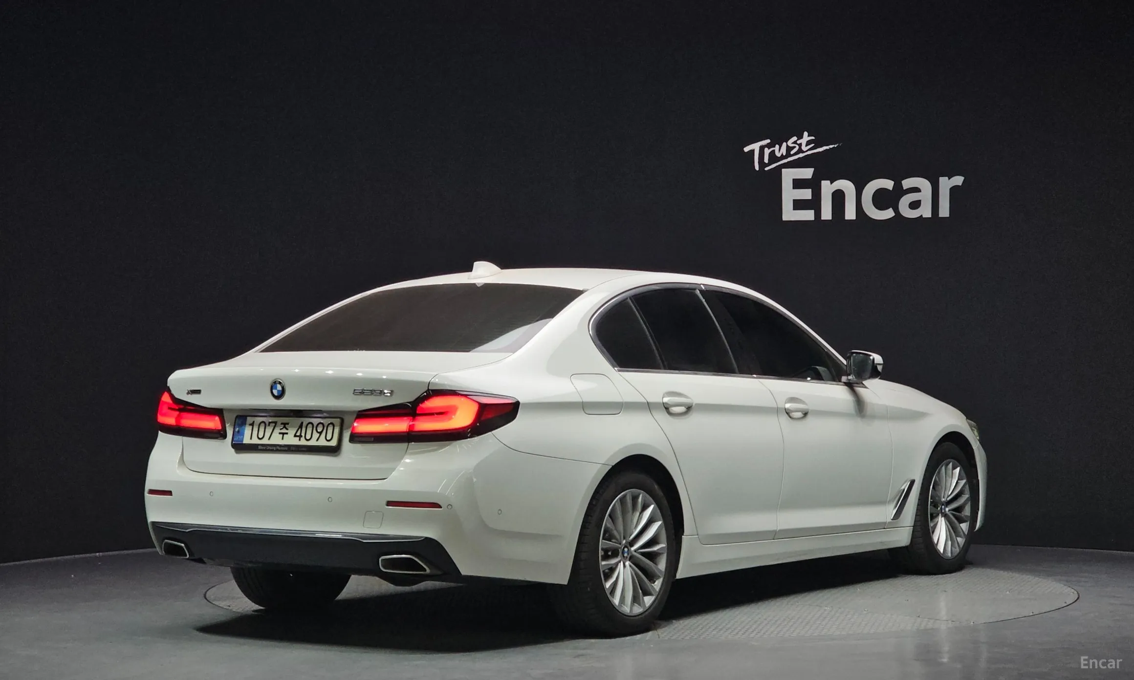 BMW 5 Series (G30) превью 2