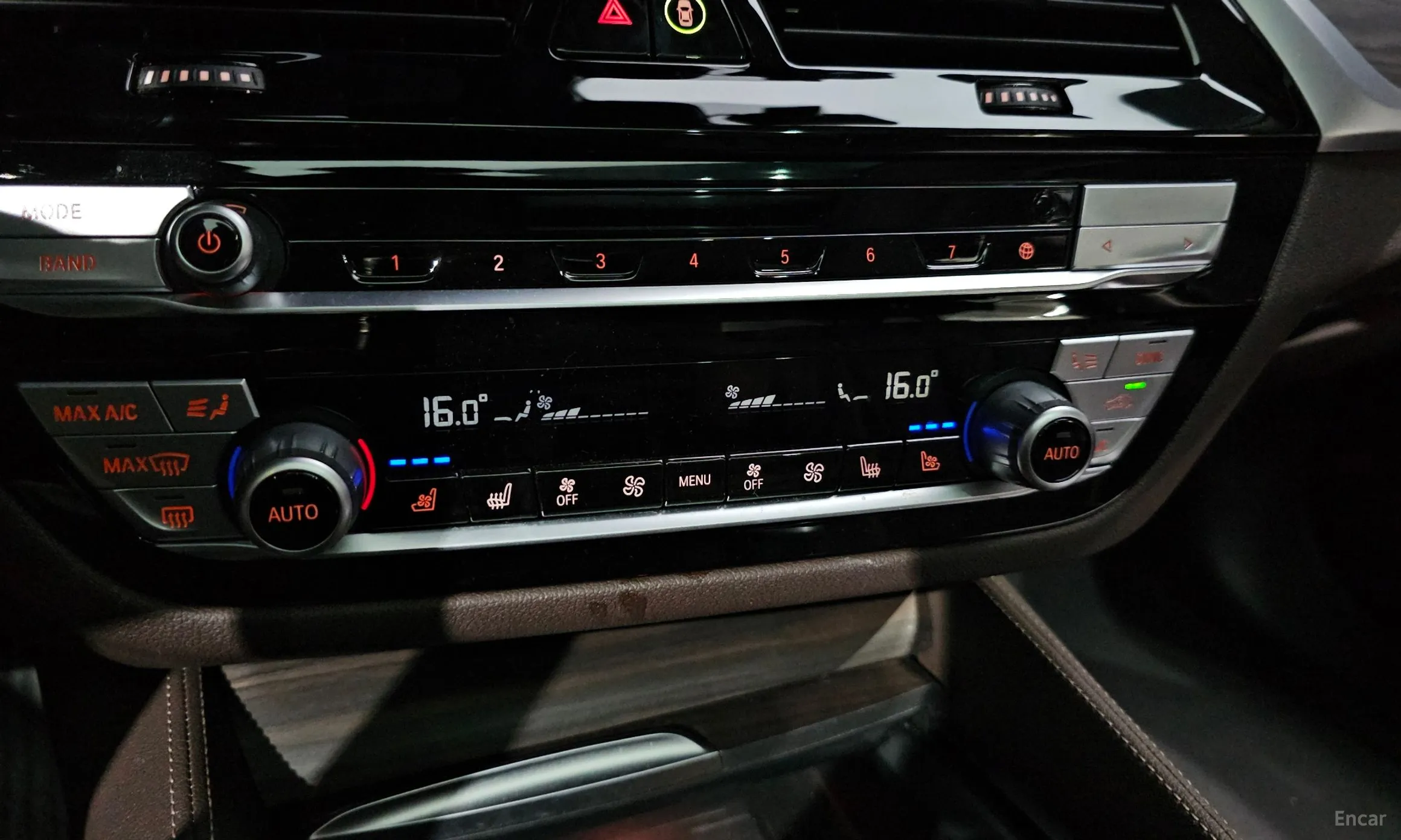 BMW 5 Series (G30) превью 16