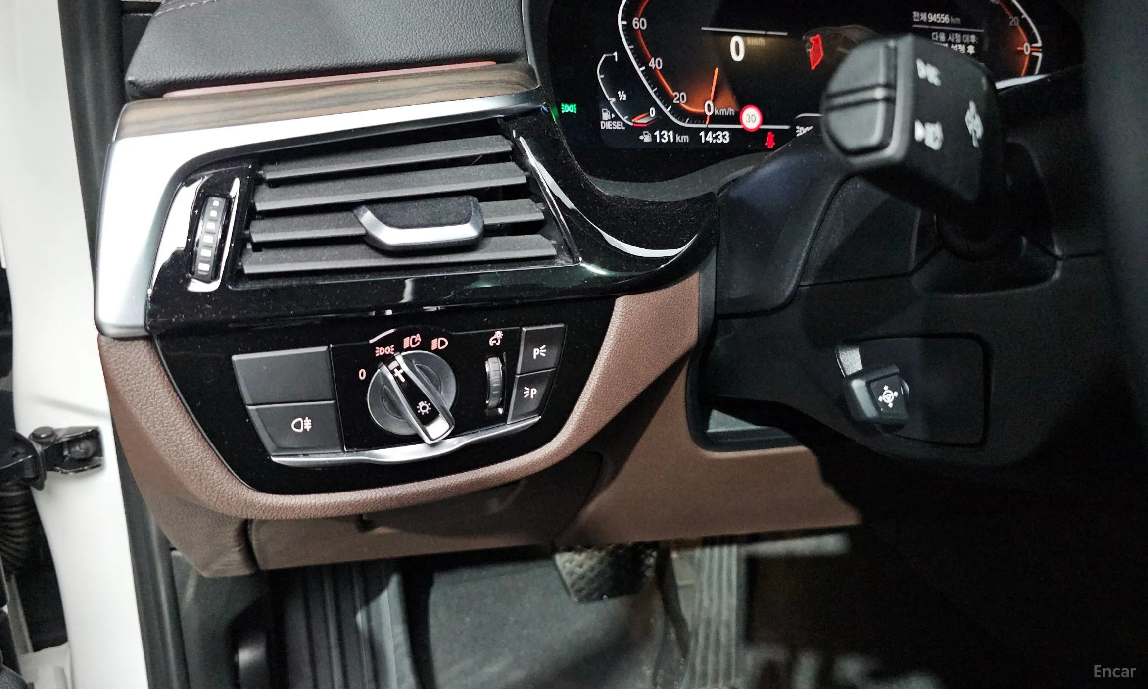 BMW 5 Series (G30) превью 17