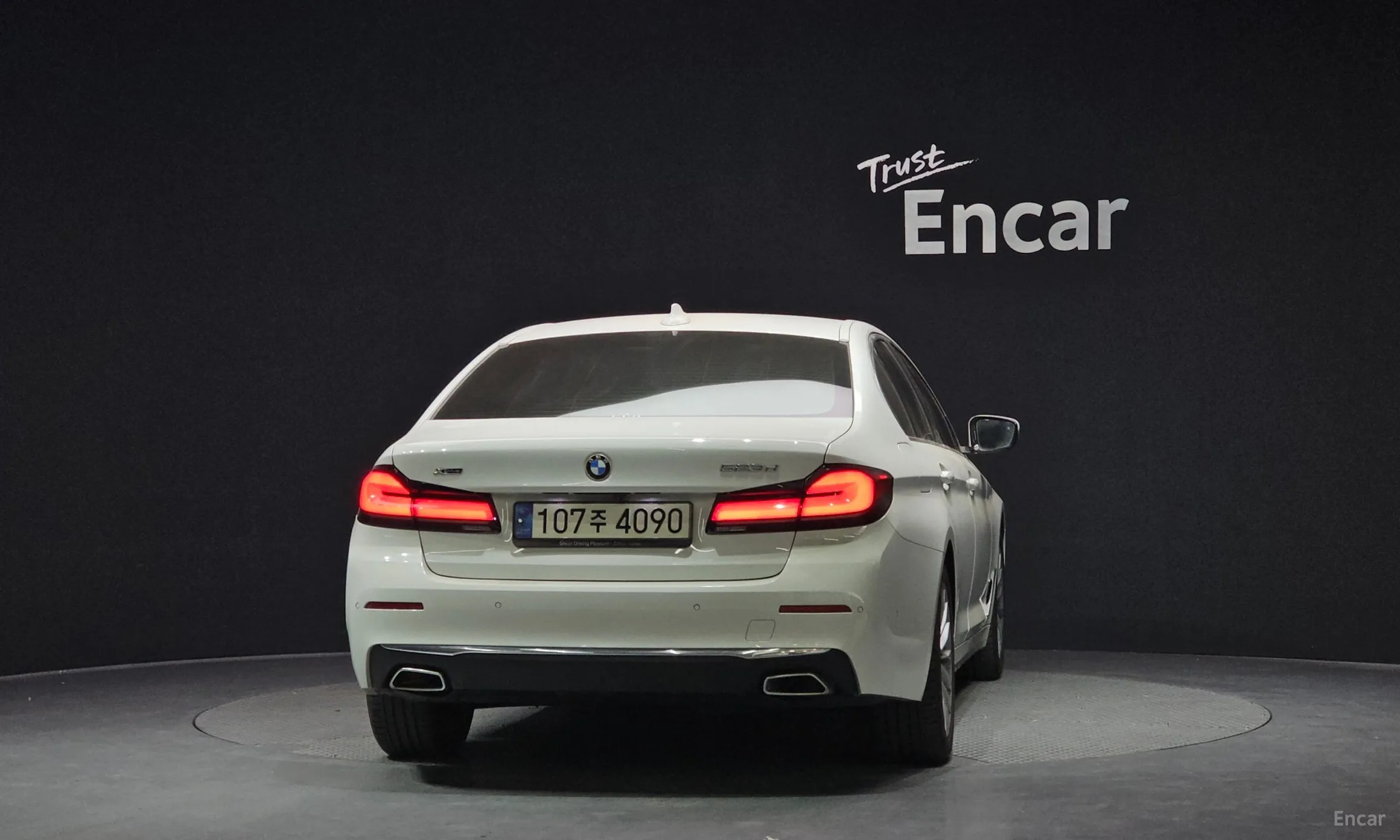 BMW 5 Series (G30) превью 4