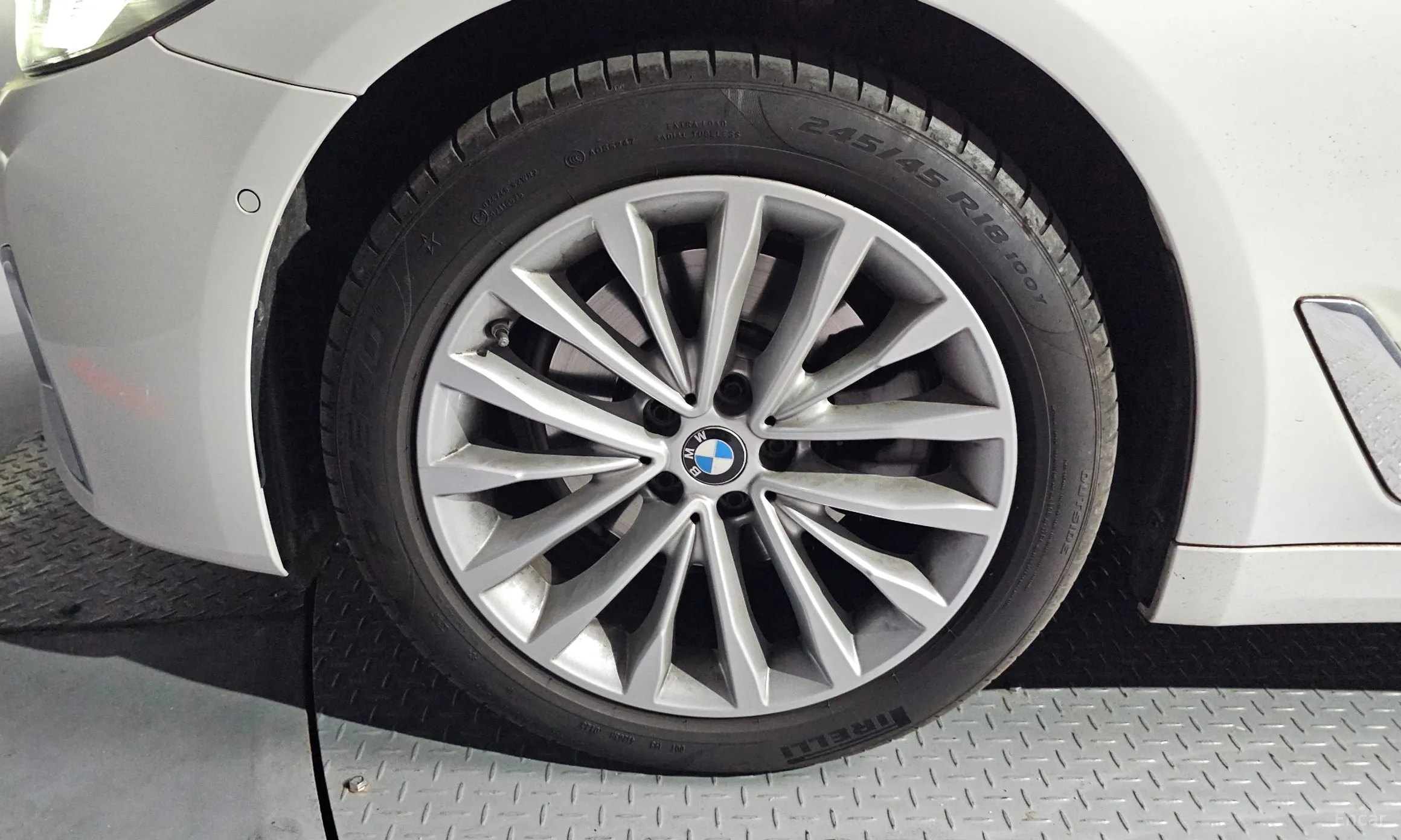 BMW 5 Series (G30) превью 5