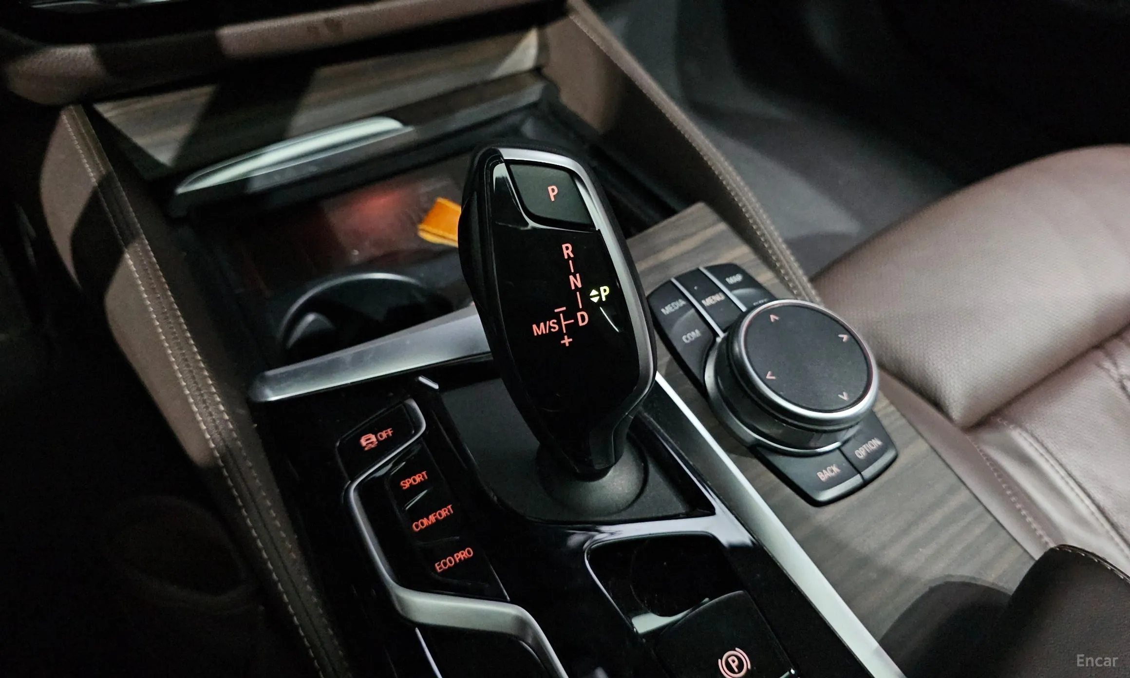 BMW 5 Series (G30) превью 9